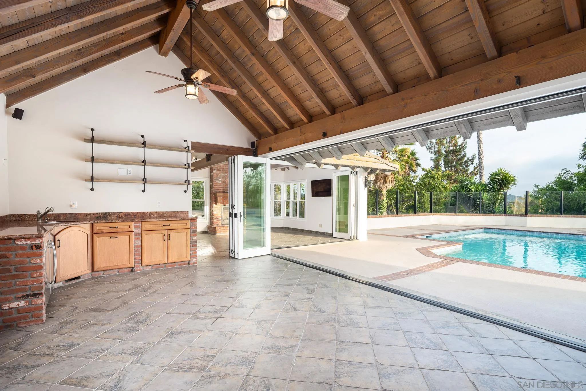 https://cdn.realtyfeed.com/cdn/127/250037153/df71a1cbb7f5013fdd2ef2292bf5e5a2.webp