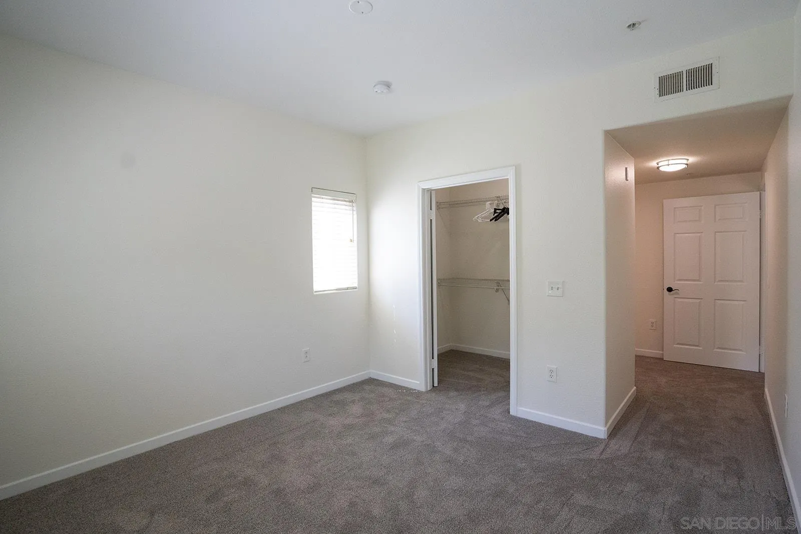 https://cdn.realtyfeed.com/cdn/127/250037157/0c5d3fbc90e8411df23518da1c464041.webp