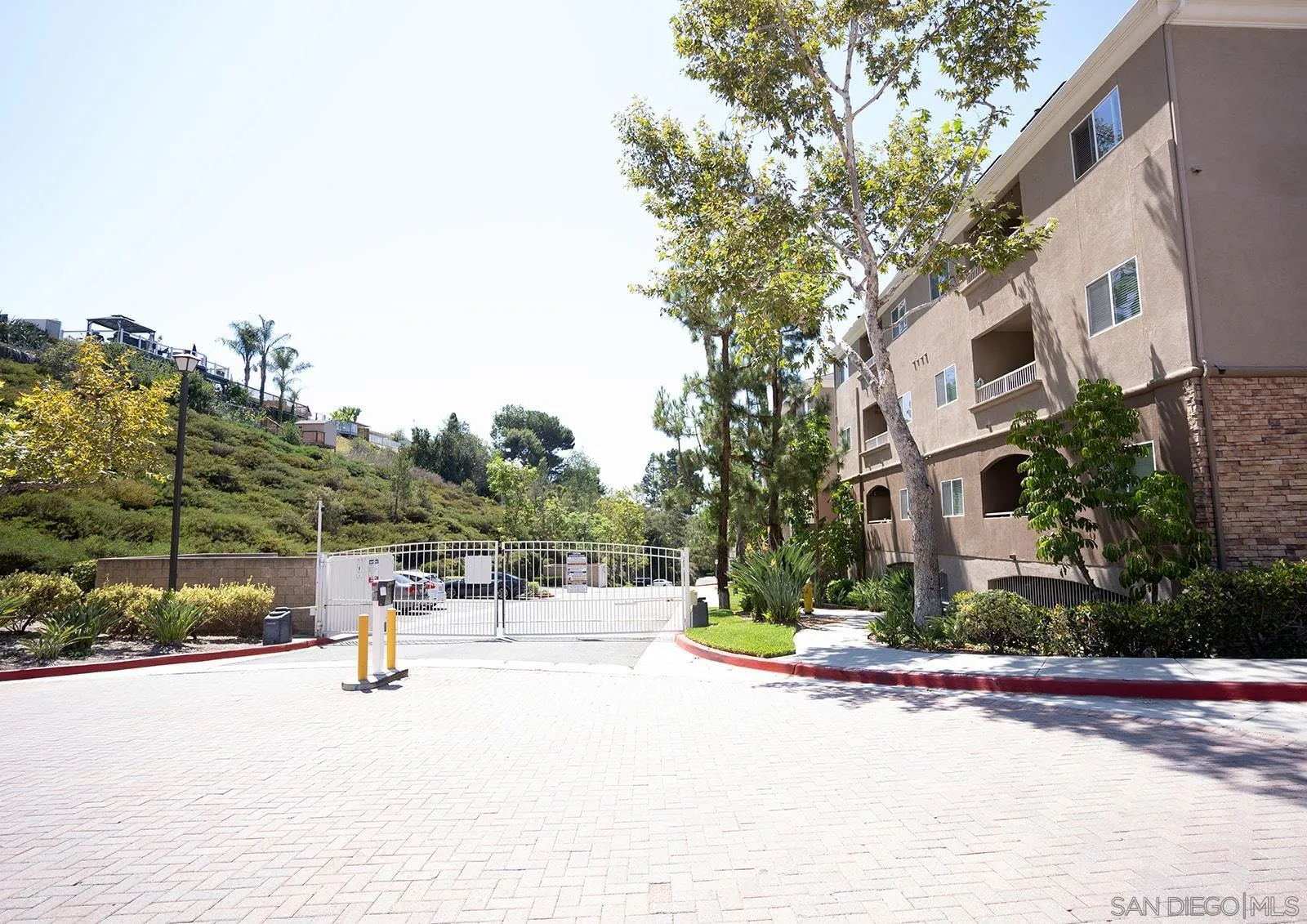 https://cdn.realtyfeed.com/cdn/127/250037157/2d9d71d50c31bb046b0749a2436c81d5.webp