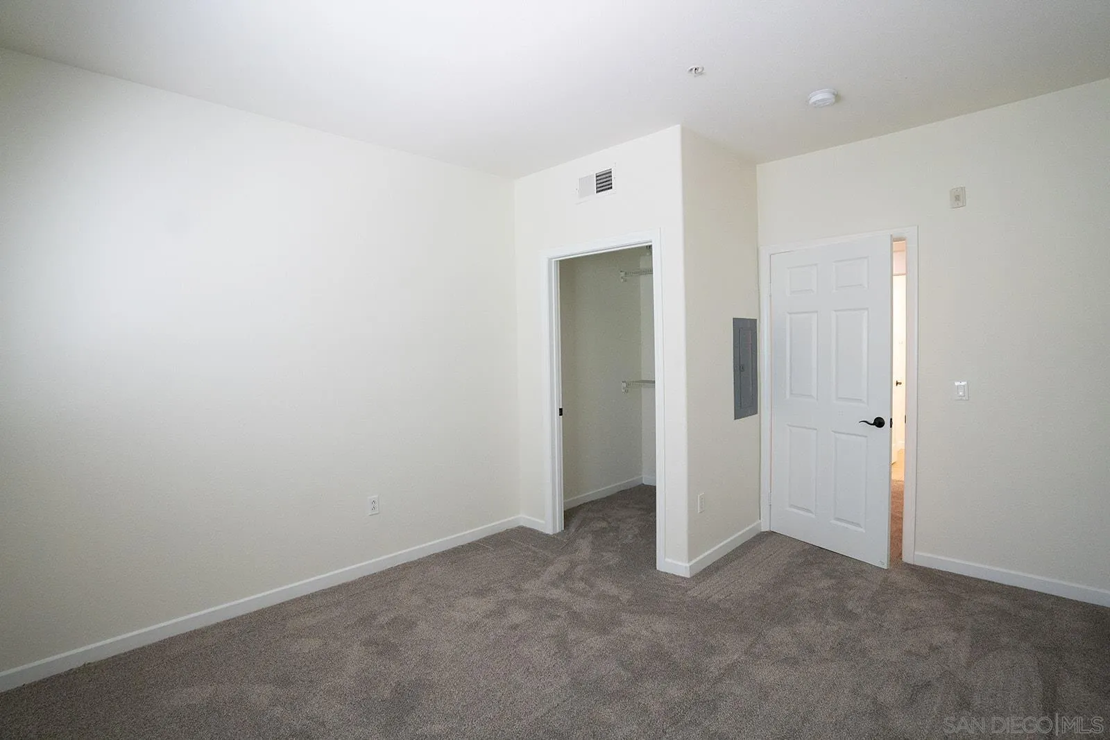 https://cdn.realtyfeed.com/cdn/127/250037157/5522636bd5568319cf138df76c009931.webp