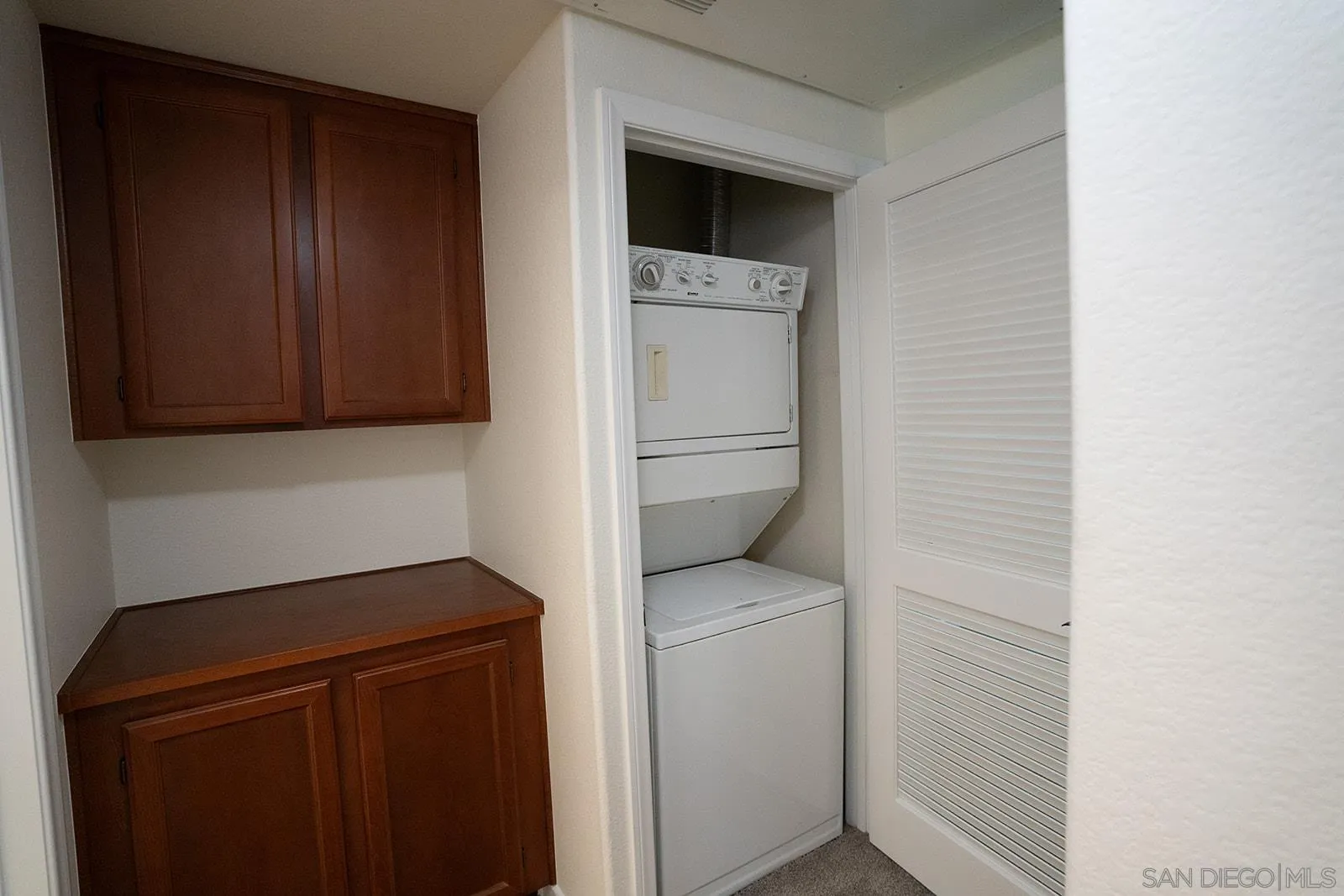 https://cdn.realtyfeed.com/cdn/127/250037157/c21f9cfcfdc6a8402891aa00f84de9fd.webp