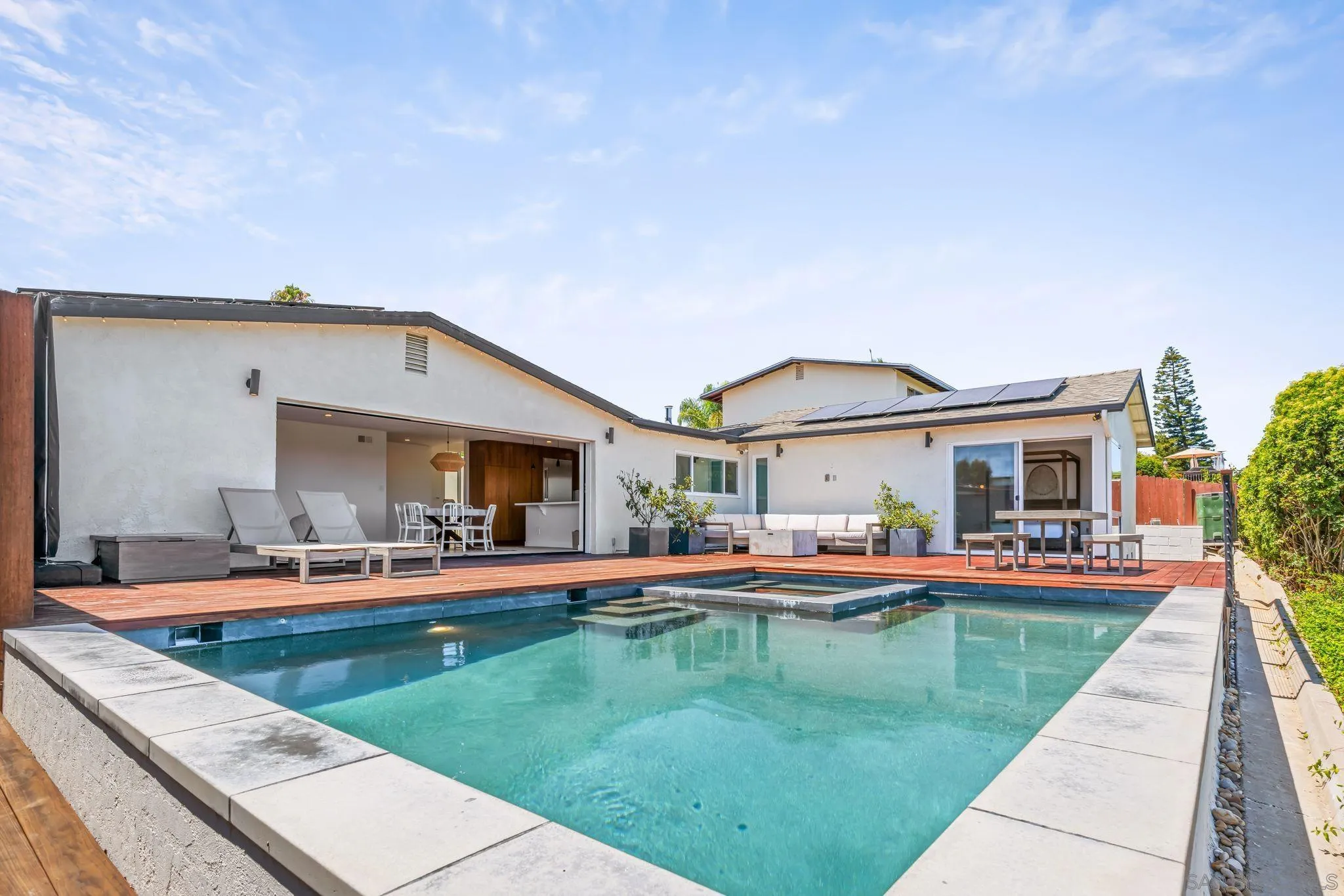 https://cdn.realtyfeed.com/cdn/127/250037158/390ef7b30cee375ab0d64a2181c3b709.webp