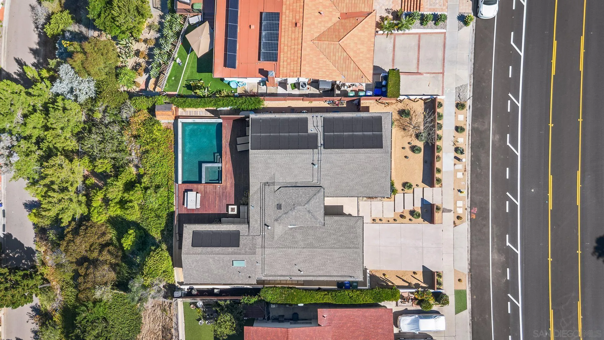 https://cdn.realtyfeed.com/cdn/127/250037158/490db0cdf51319175cfe8388d1707549.webp