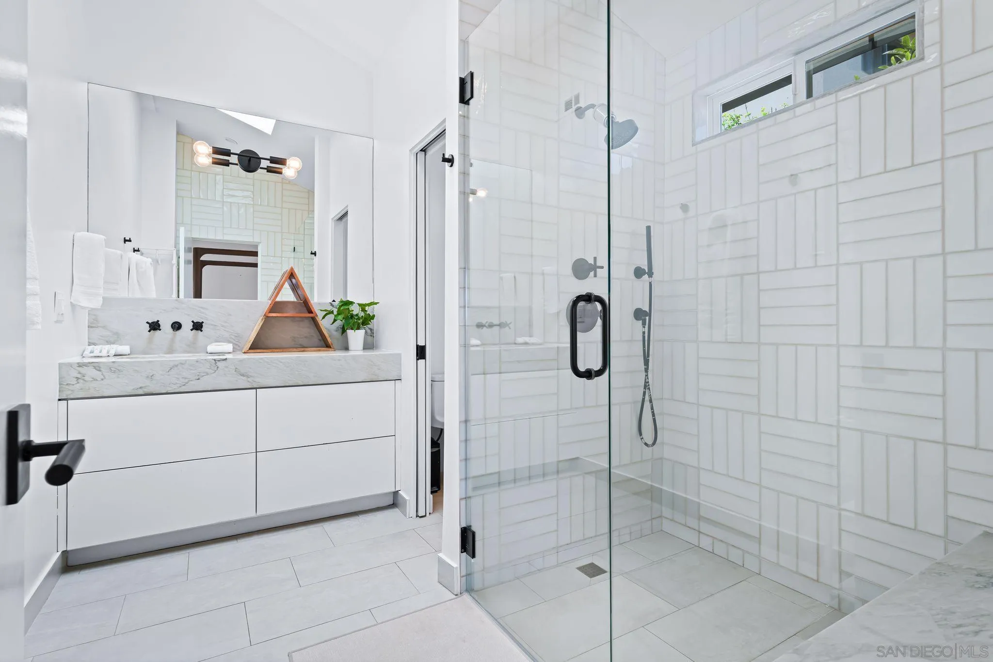 https://cdn.realtyfeed.com/cdn/127/250037158/85be67605c4e4e33ec65526d30104b22.webp