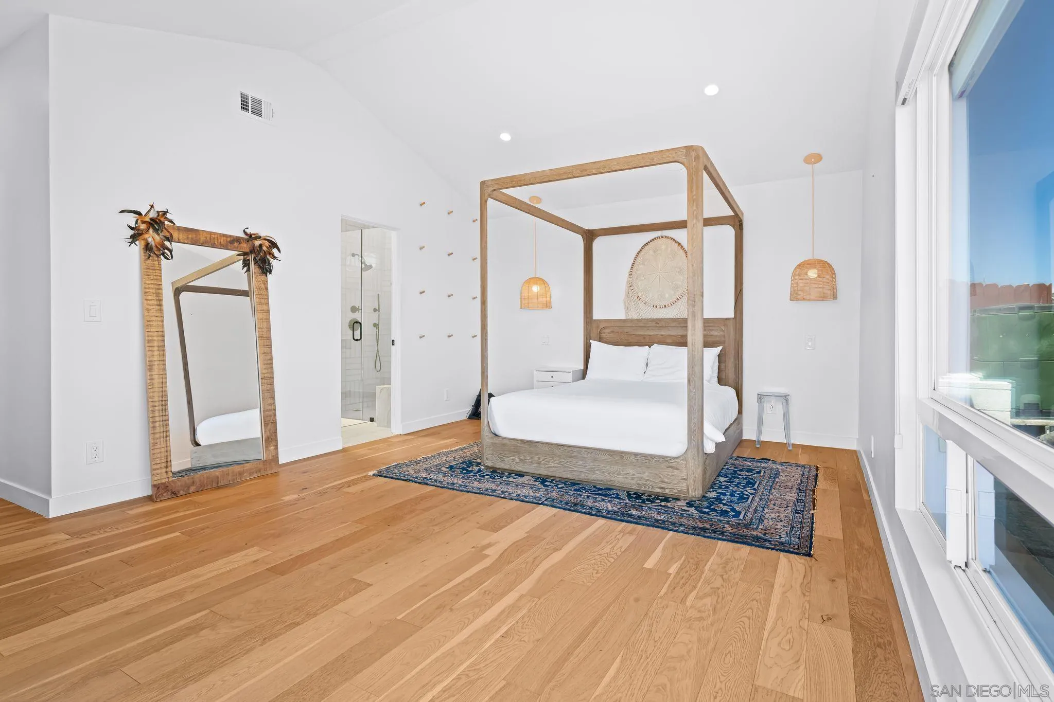 https://cdn.realtyfeed.com/cdn/127/250037158/b886eaa74e30ffcd53703ad85c9196b5.webp
