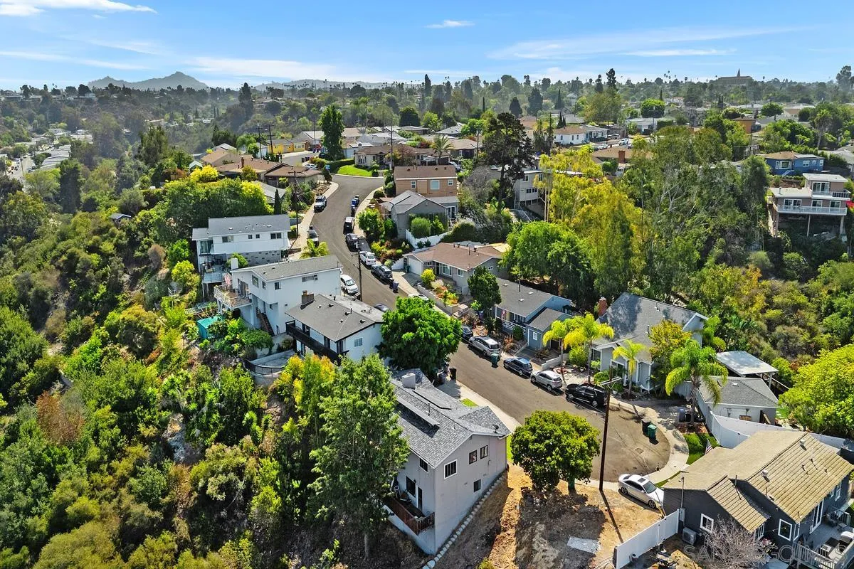 https://cdn.realtyfeed.com/cdn/127/250037159/e9d2fff0da0c588354d581e3eefffd66.webp