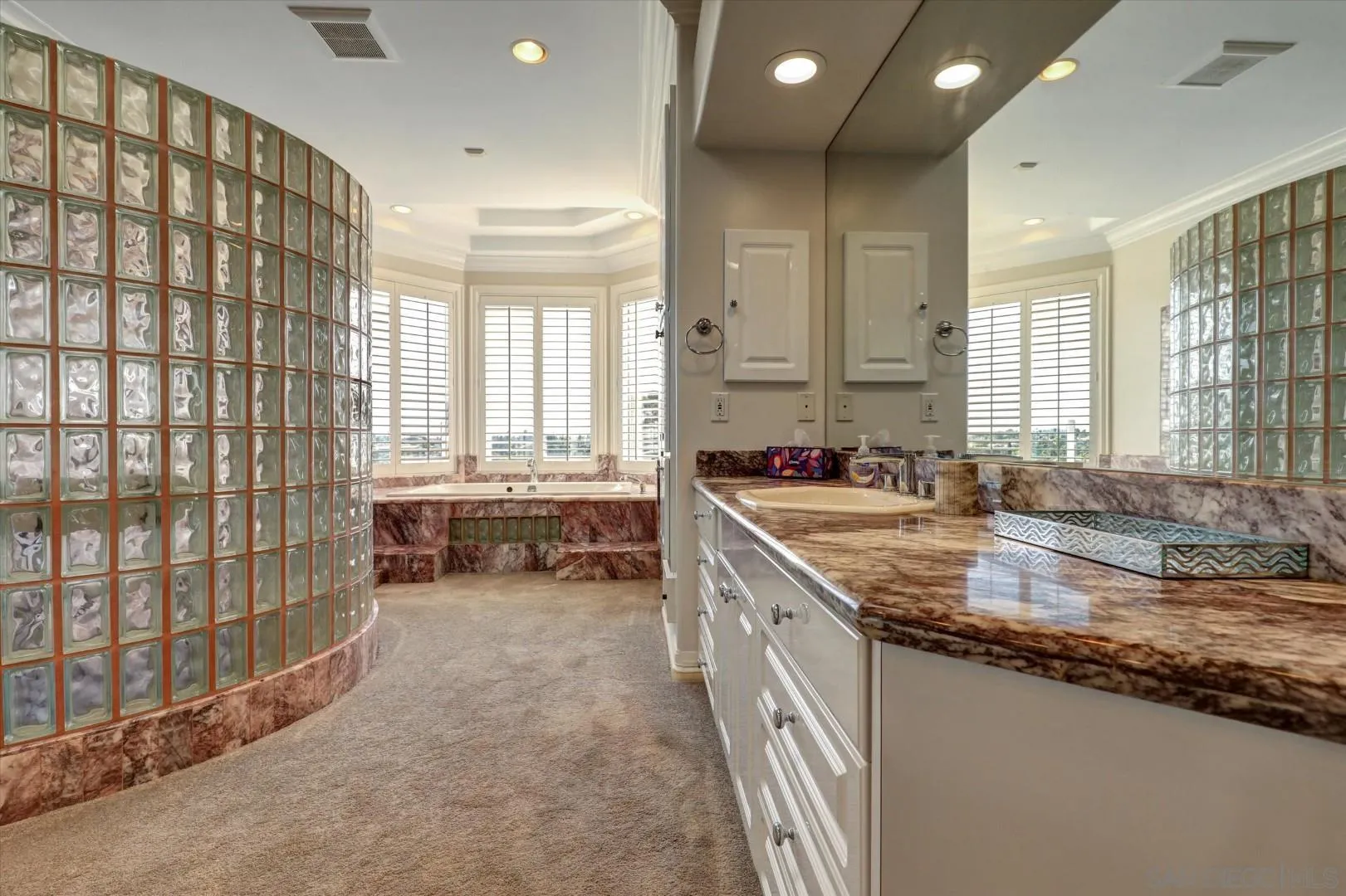 https://cdn.realtyfeed.com/cdn/127/250037164/089d3241db88c21831fe015d5107ed7d.webp