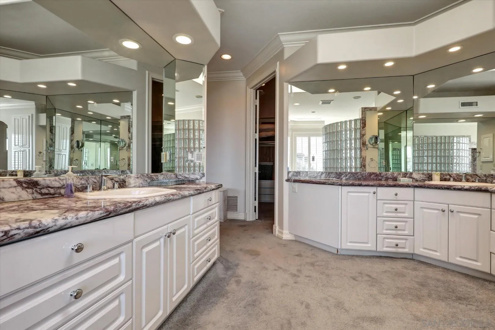 https://cdn.realtyfeed.com/cdn/127/250037164/1de440066646f9ced0651be1dc56e340.webp
