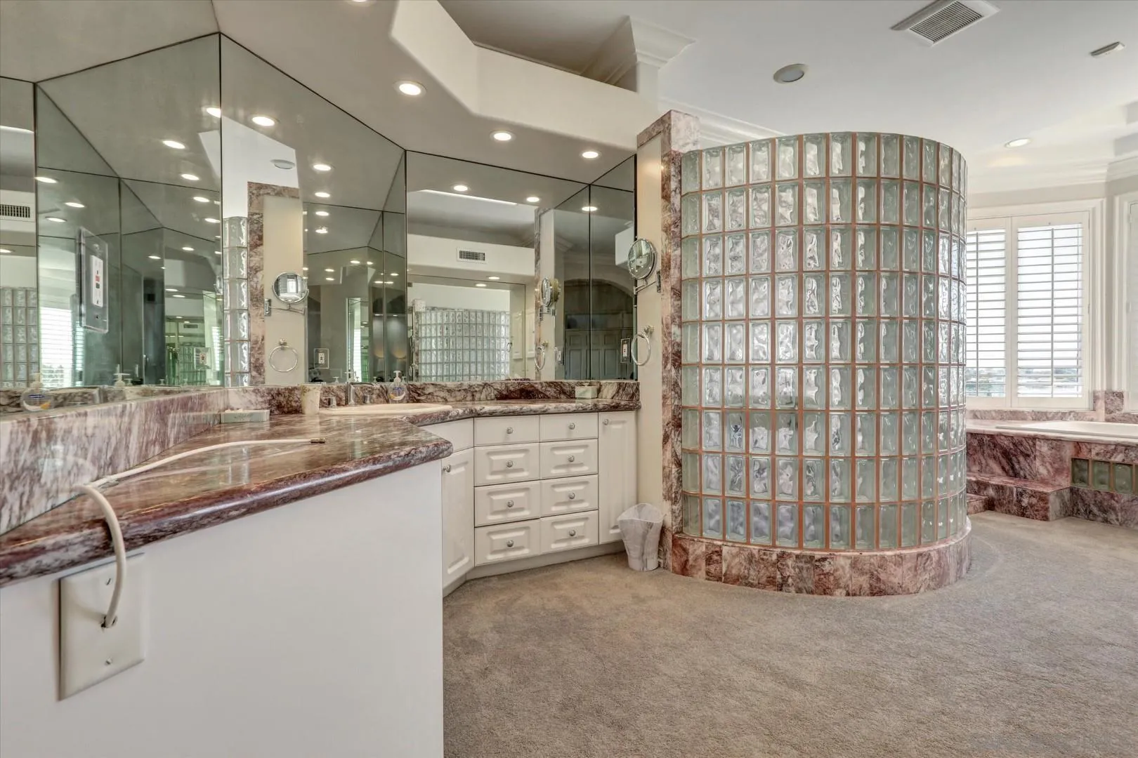 https://cdn.realtyfeed.com/cdn/127/250037164/a6e482604f9547267c2bff8bf1c58732.webp