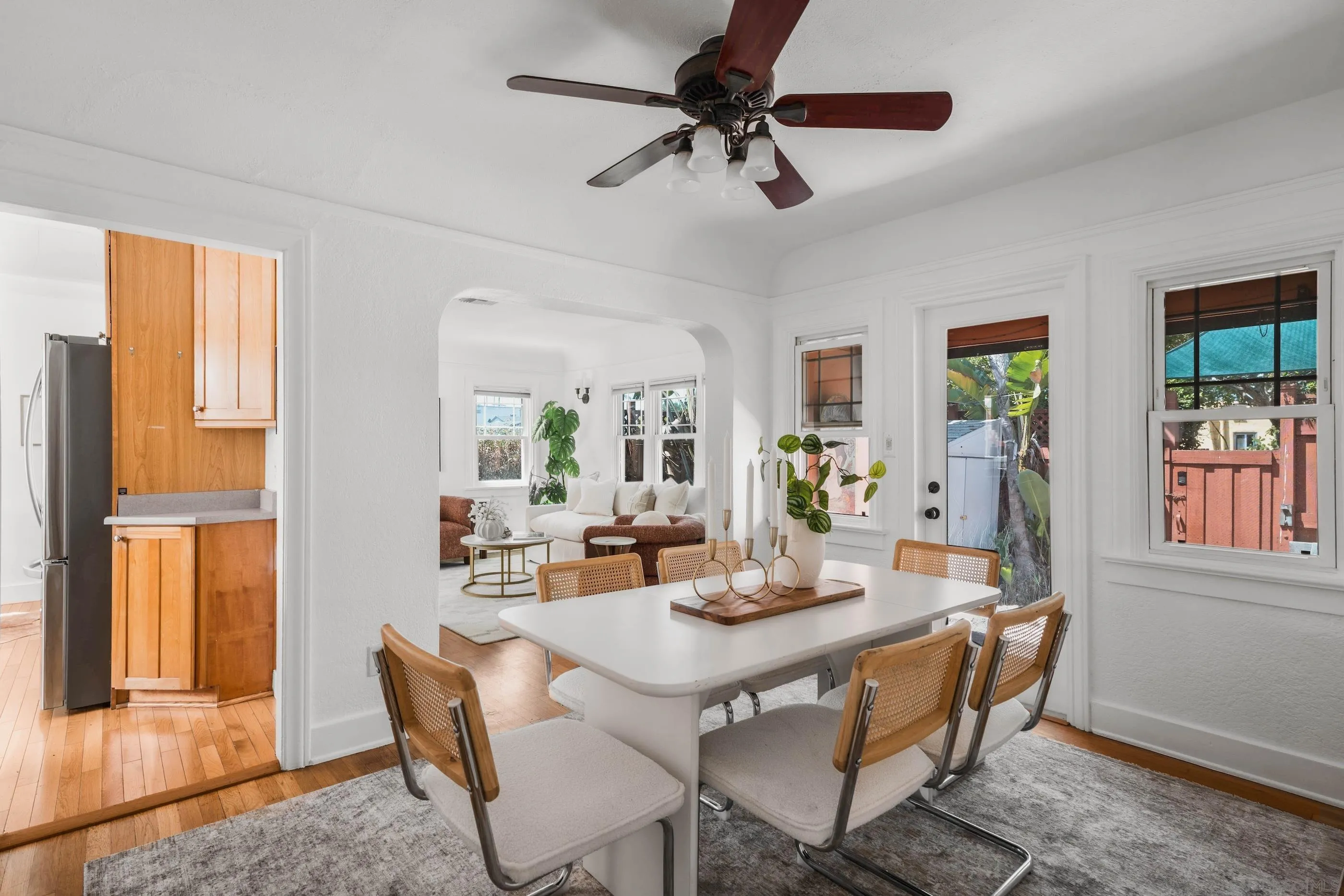 https://cdn.realtyfeed.com/cdn/127/250037165/2a6acd40ef4eccba78b68ddc0dffa6fb.webp