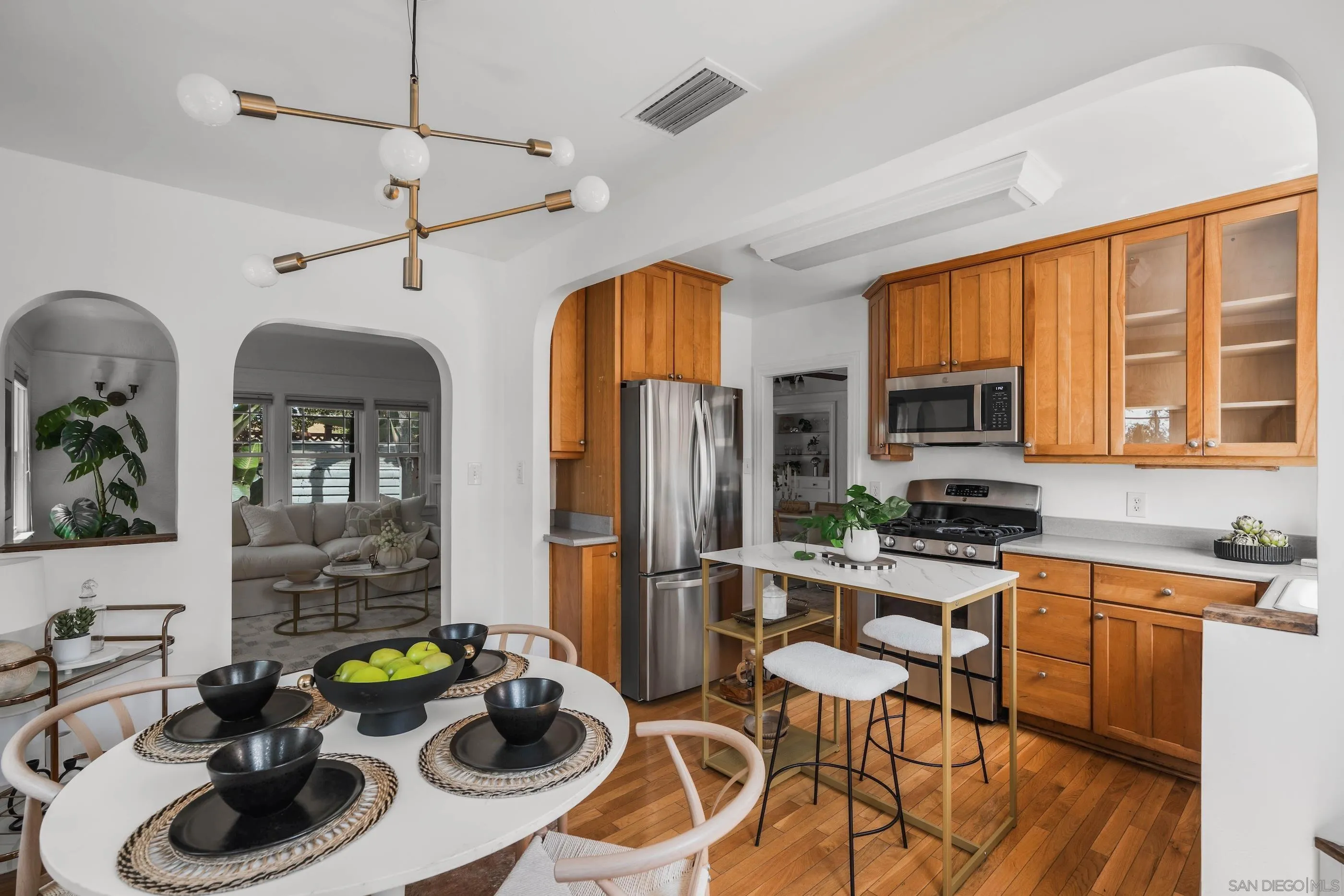 https://cdn.realtyfeed.com/cdn/127/250037165/70b6a8f239a77e2260e54d65d378eb93.webp