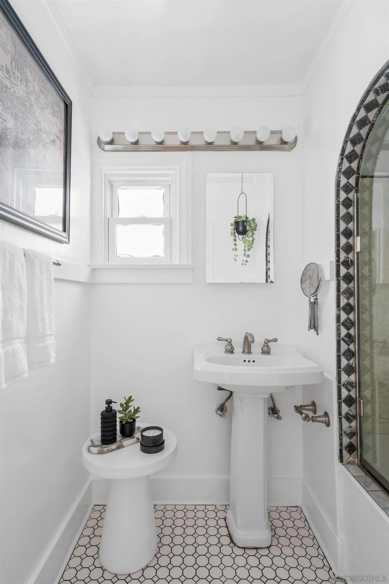 https://cdn.realtyfeed.com/cdn/127/250037165/79bbe402c798e4e2b593760c0497de07.webp