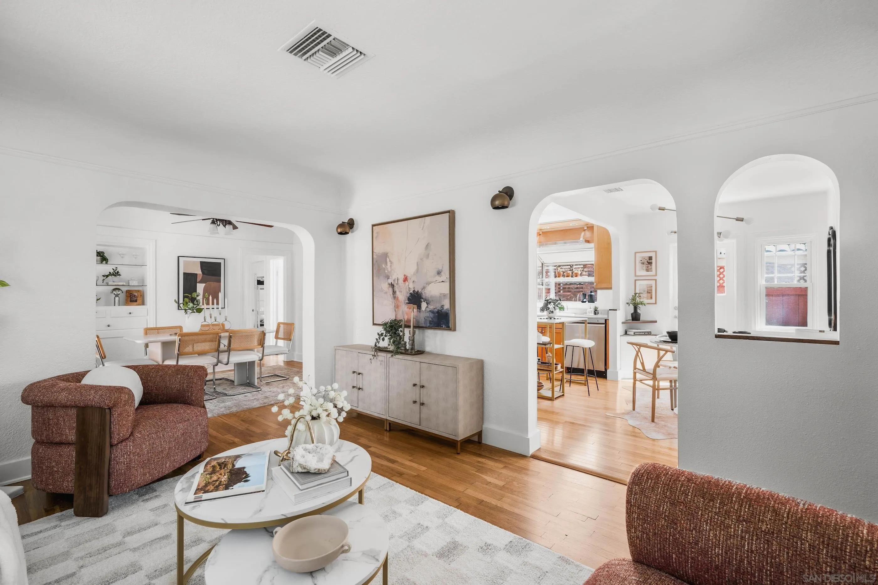 https://cdn.realtyfeed.com/cdn/127/250037165/99cb026694bca5493a49ef819e3016ac.webp
