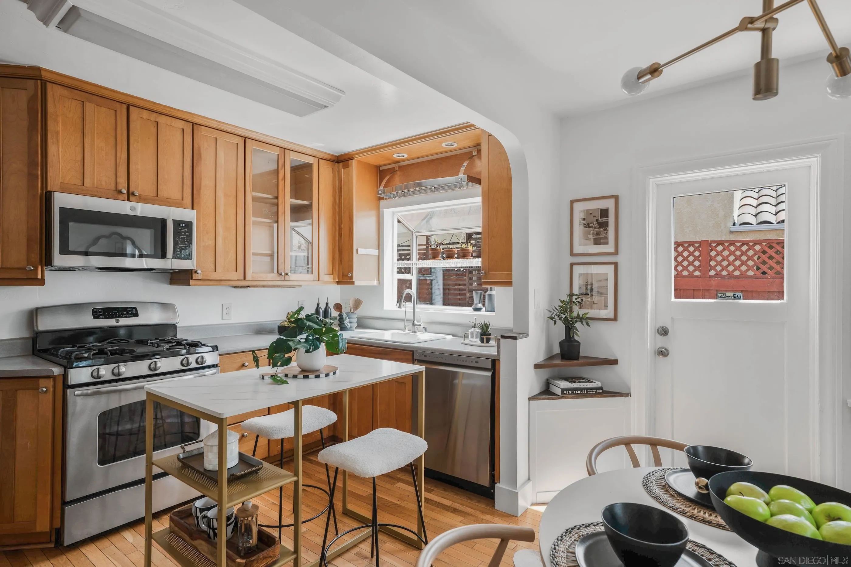 https://cdn.realtyfeed.com/cdn/127/250037165/edde1a652d9e190ad0df7933fd9f8e21.webp