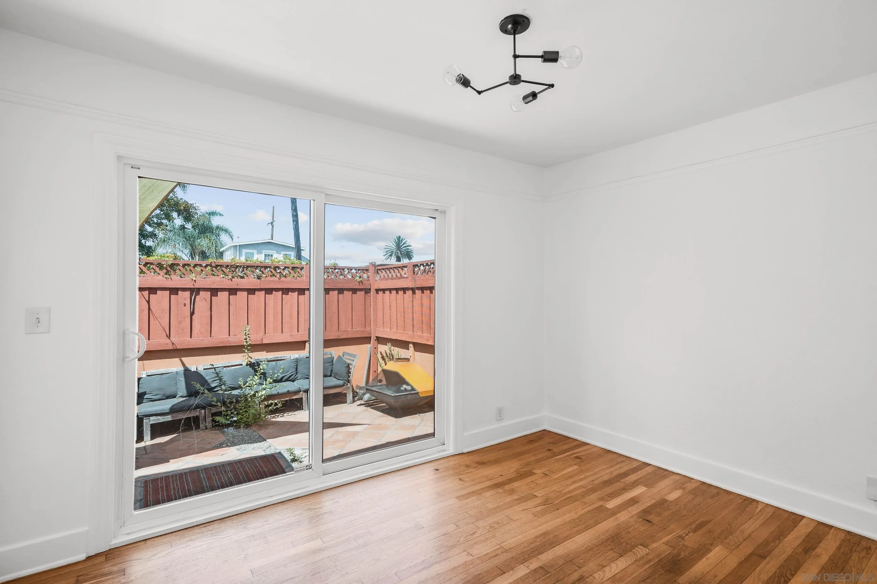 https://cdn.realtyfeed.com/cdn/127/250037165/ee1decb37ea79ebfd2abdb218b2316d3.webp