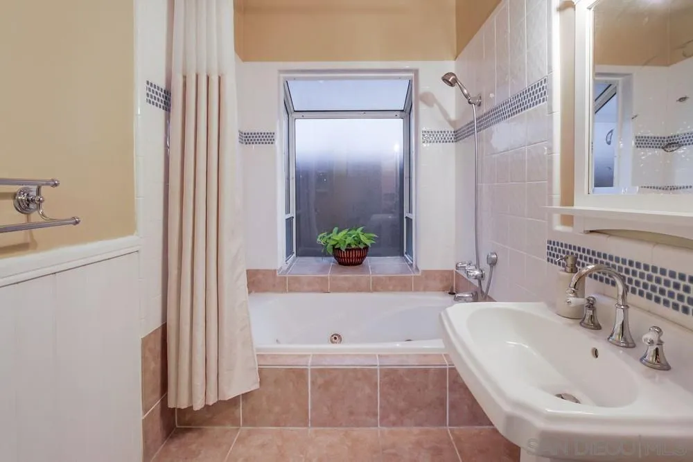 https://cdn.realtyfeed.com/cdn/127/250037170/087e2b1e71c348c59c82a92dc94d1e02.webp