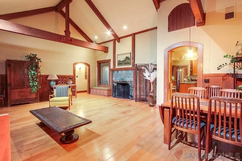 https://cdn.realtyfeed.com/cdn/127/250037170/17f1c9f2494258d34e87bb8f358bb197.webp