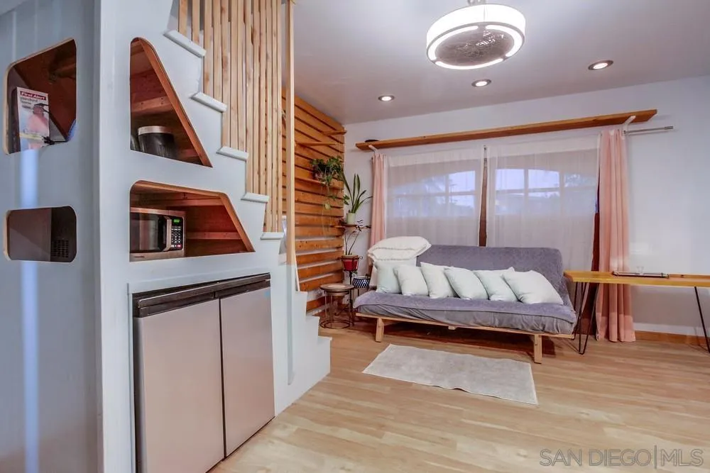 https://cdn.realtyfeed.com/cdn/127/250037170/2c2cf8d9e9103e0604baf66649ee1df9.webp