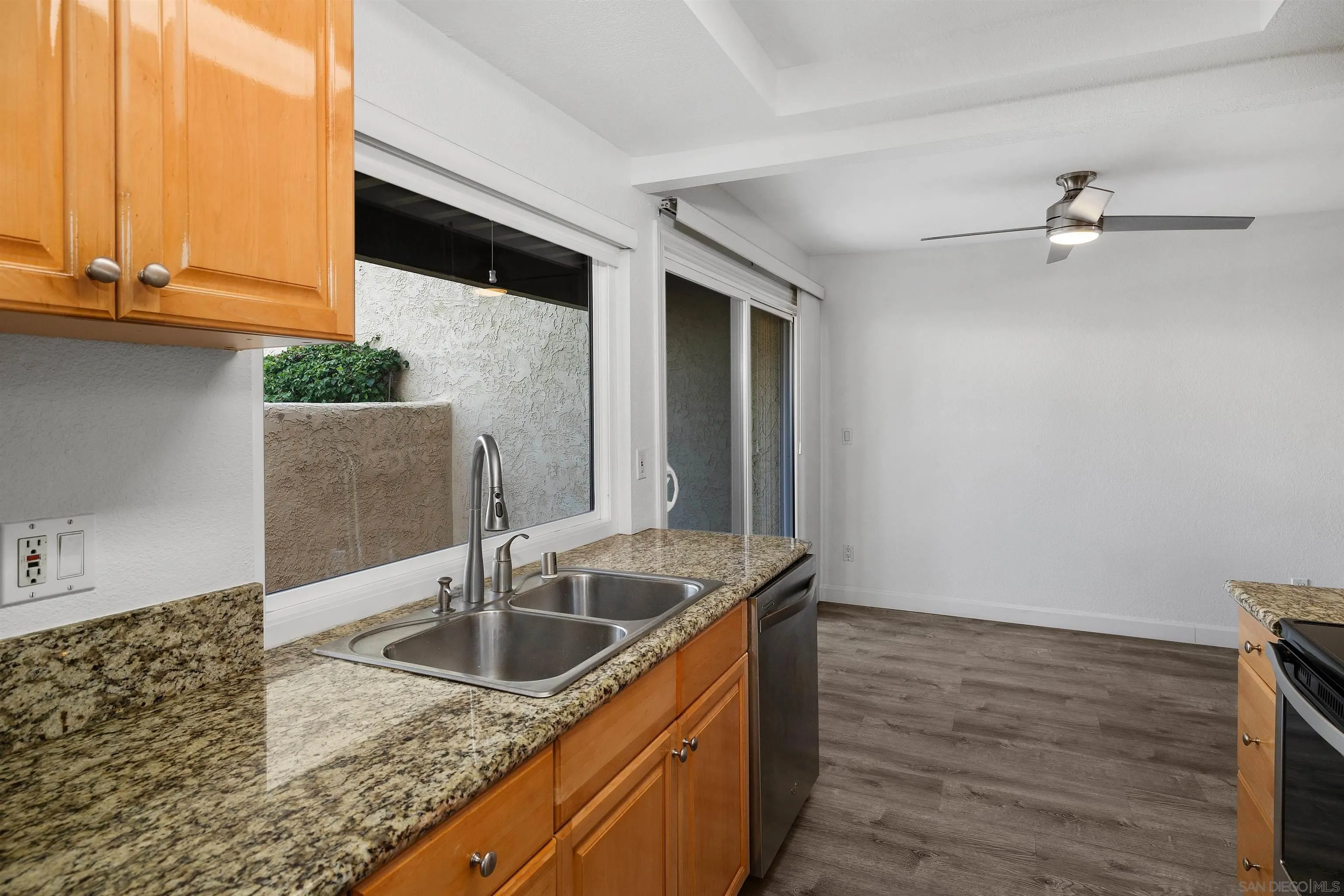 https://cdn.realtyfeed.com/cdn/127/250037171/6b290d03f2b8de07fb22526a3bbaf248.webp