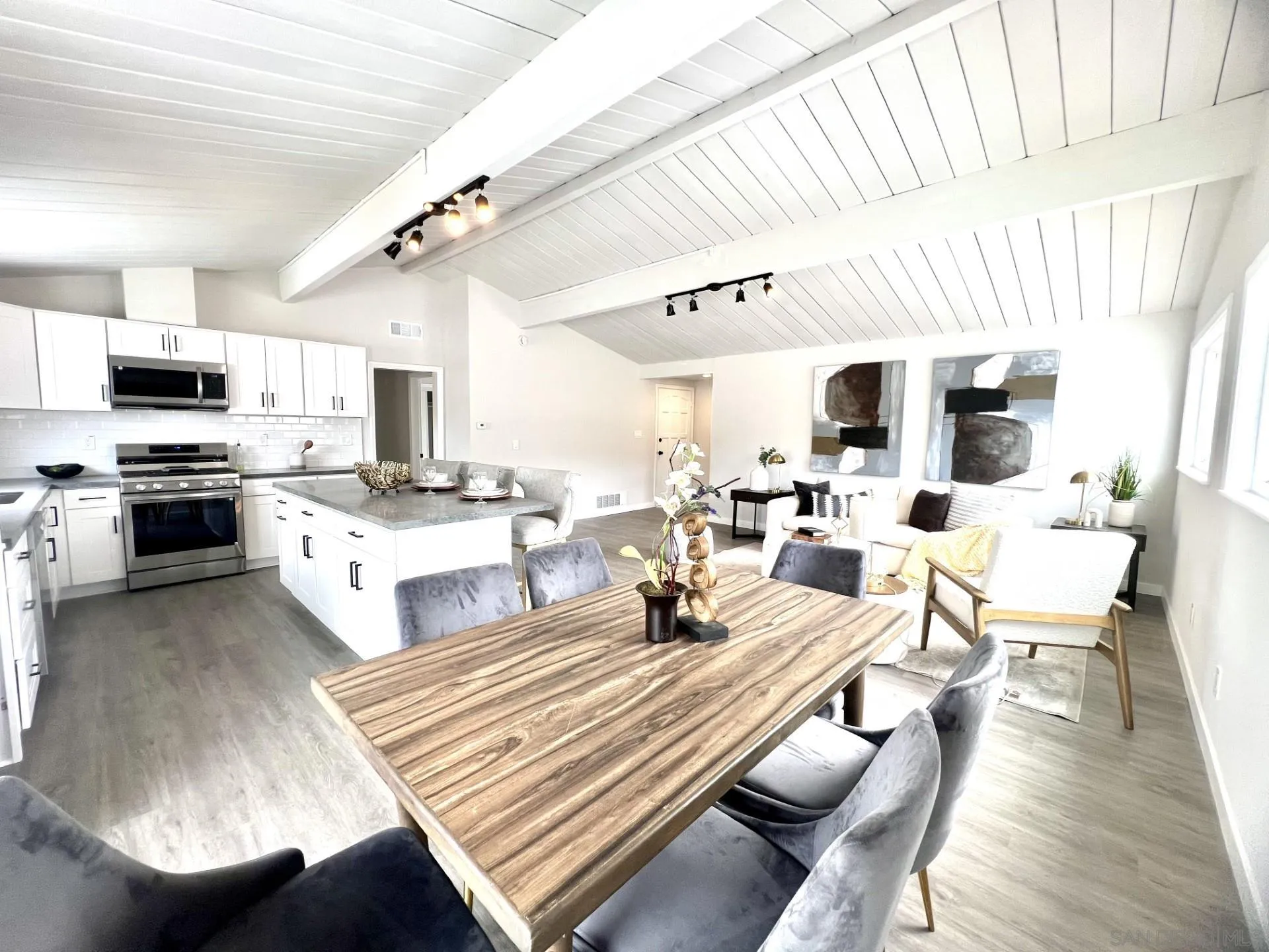 https://cdn.realtyfeed.com/cdn/127/250037172/0b73bf7c792030b4cdae3fcc7b9709f1.webp