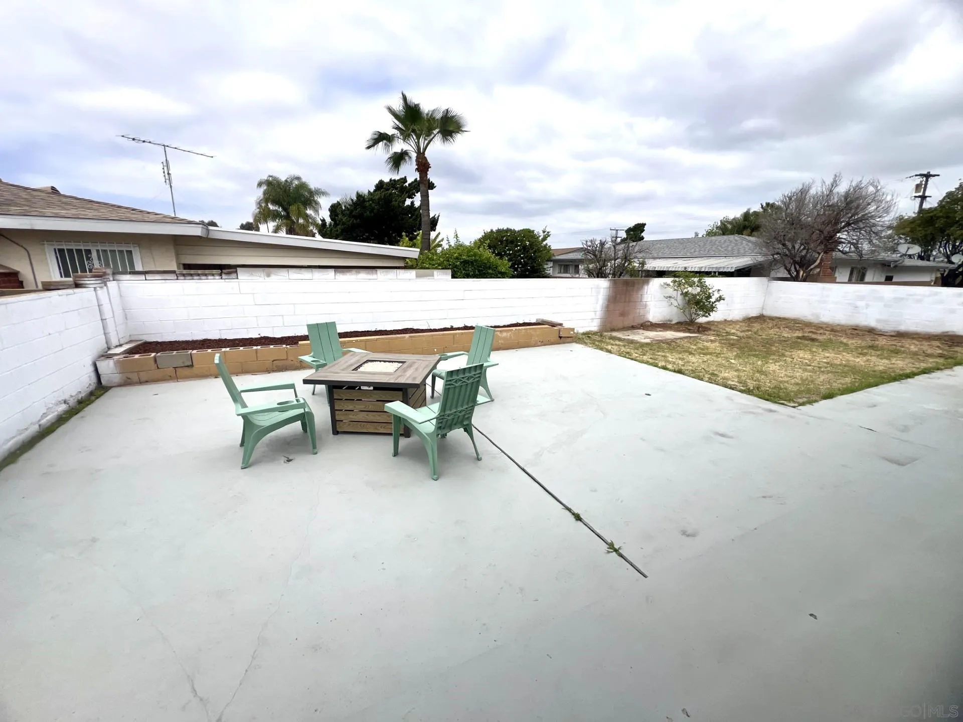 https://cdn.realtyfeed.com/cdn/127/250037172/9894bb2dbe7d94feb86f11e1a843a36d.webp