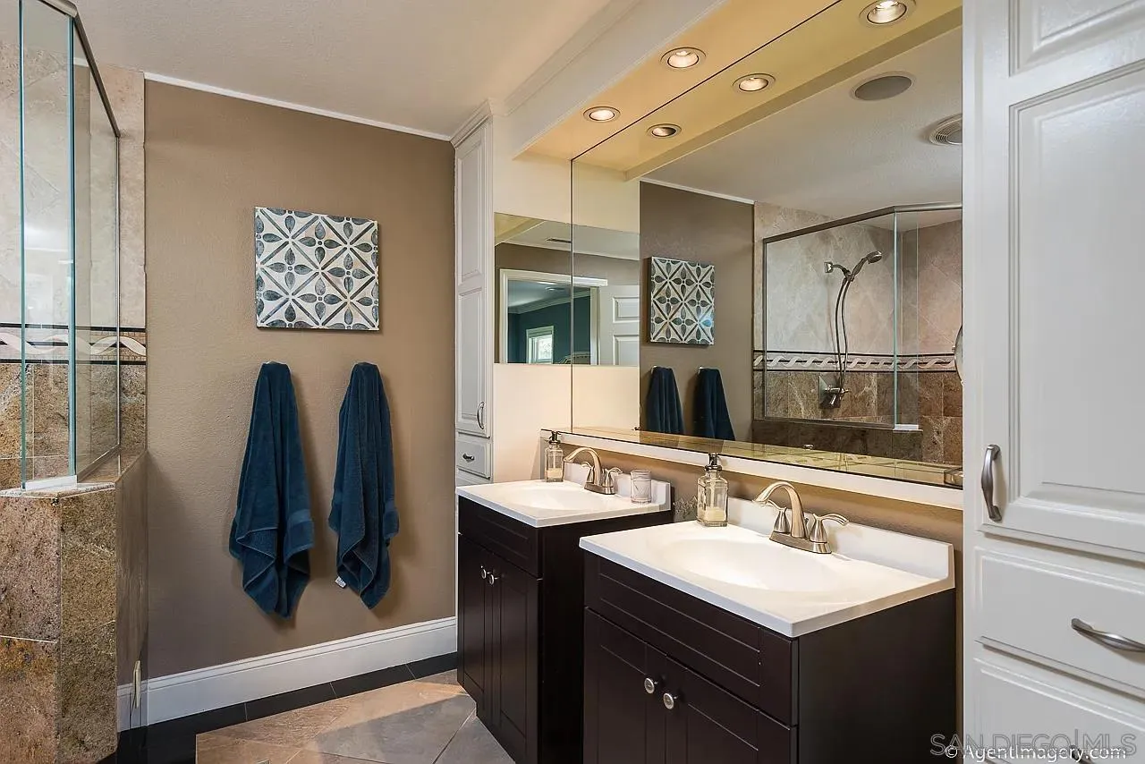 https://cdn.realtyfeed.com/cdn/127/250037174/3a4743c0239700c1d83d37b3d07c6355.webp