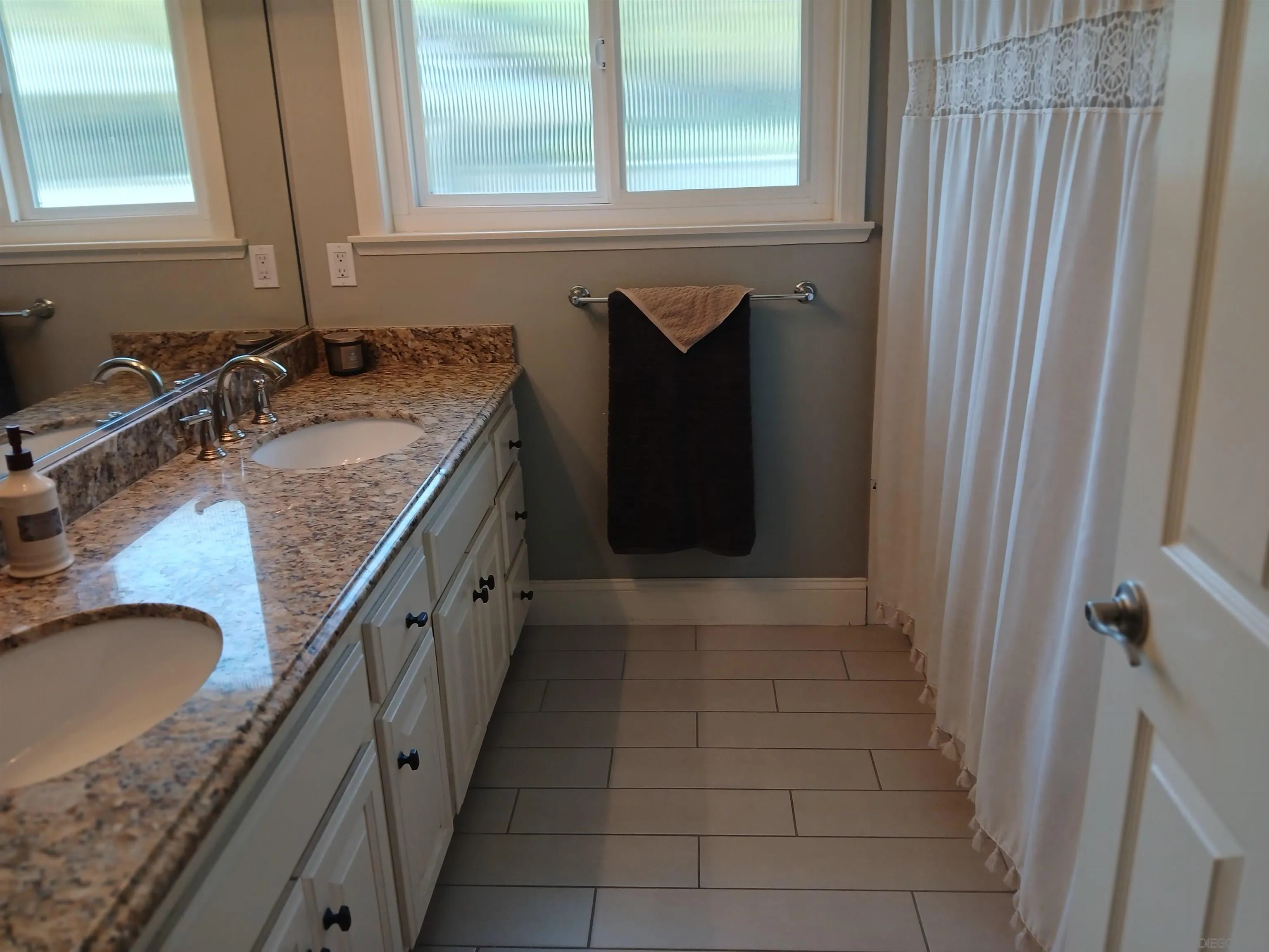 https://cdn.realtyfeed.com/cdn/127/250037174/644086848bf1dde385883d7bc2f36b21.webp