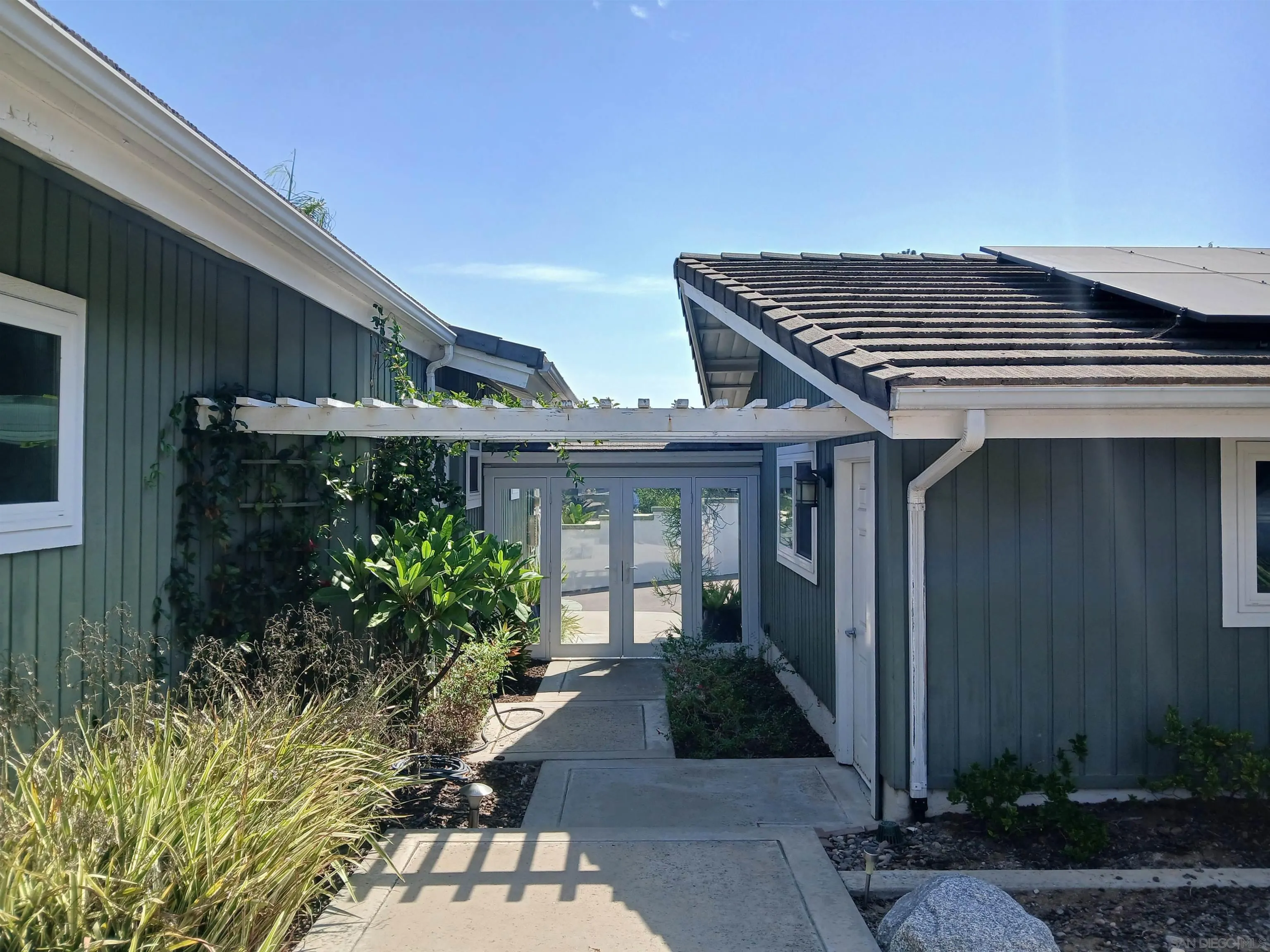 https://cdn.realtyfeed.com/cdn/127/250037174/c0e287c87147a826c0cff693eebcb6b6.webp