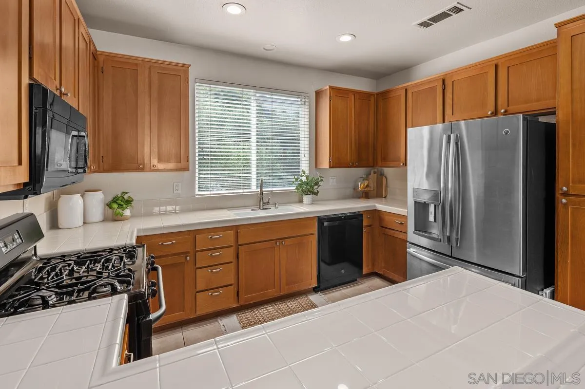 https://cdn.realtyfeed.com/cdn/127/250037175/96d88873ee50c06307f09d7338359643.webp