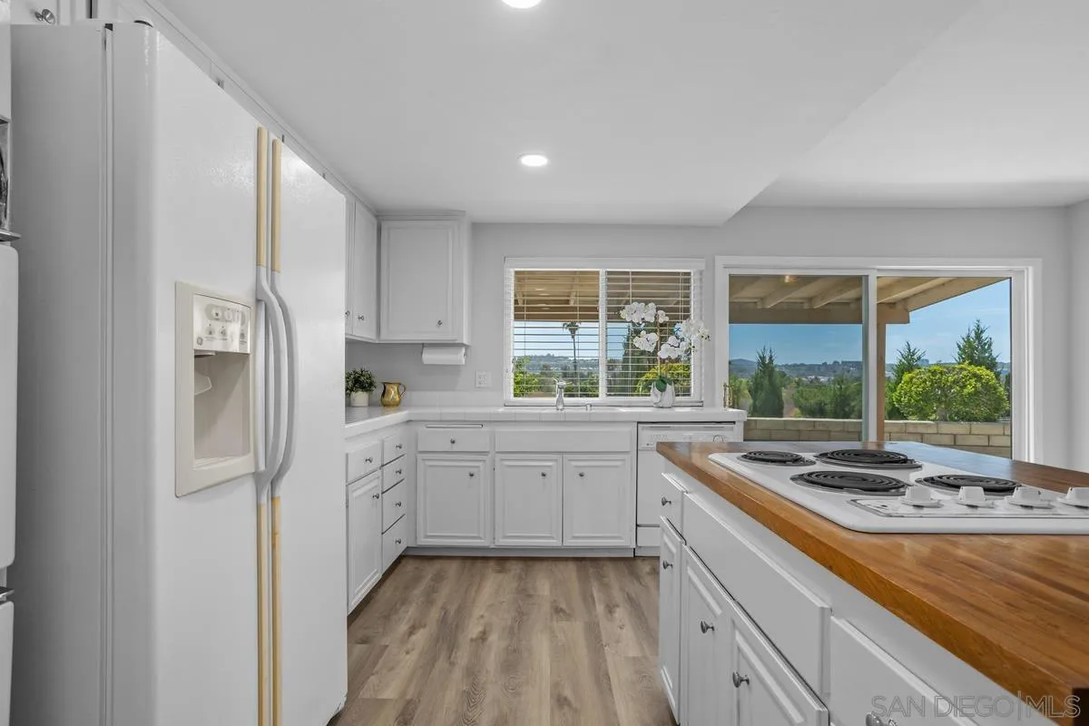 https://cdn.realtyfeed.com/cdn/127/250037182/38cefe4eac0b1e9ffcebd687e393cf3e.webp