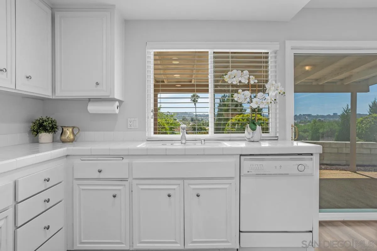 https://cdn.realtyfeed.com/cdn/127/250037182/6ec2a1a62d1be15e0cbf06d93ff04837.webp