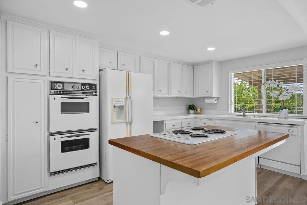 https://cdn.realtyfeed.com/cdn/127/250037182/6f397767e23eec3c07c94339d4f5944c.webp