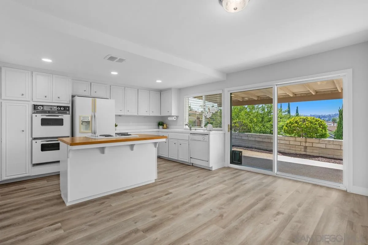 https://cdn.realtyfeed.com/cdn/127/250037182/77343d3b1c8c5fc87f5d2b1f0c7feefb.webp