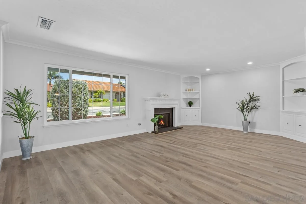 https://cdn.realtyfeed.com/cdn/127/250037182/b6c06e782678b70aea4faa1e11154249.webp