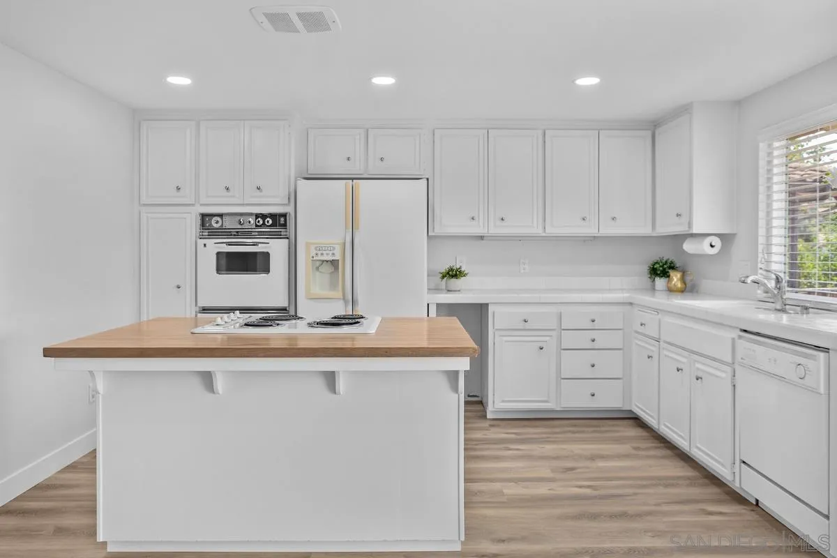 https://cdn.realtyfeed.com/cdn/127/250037182/c5aeba126b0b933db9f44ccb00ef5983.webp