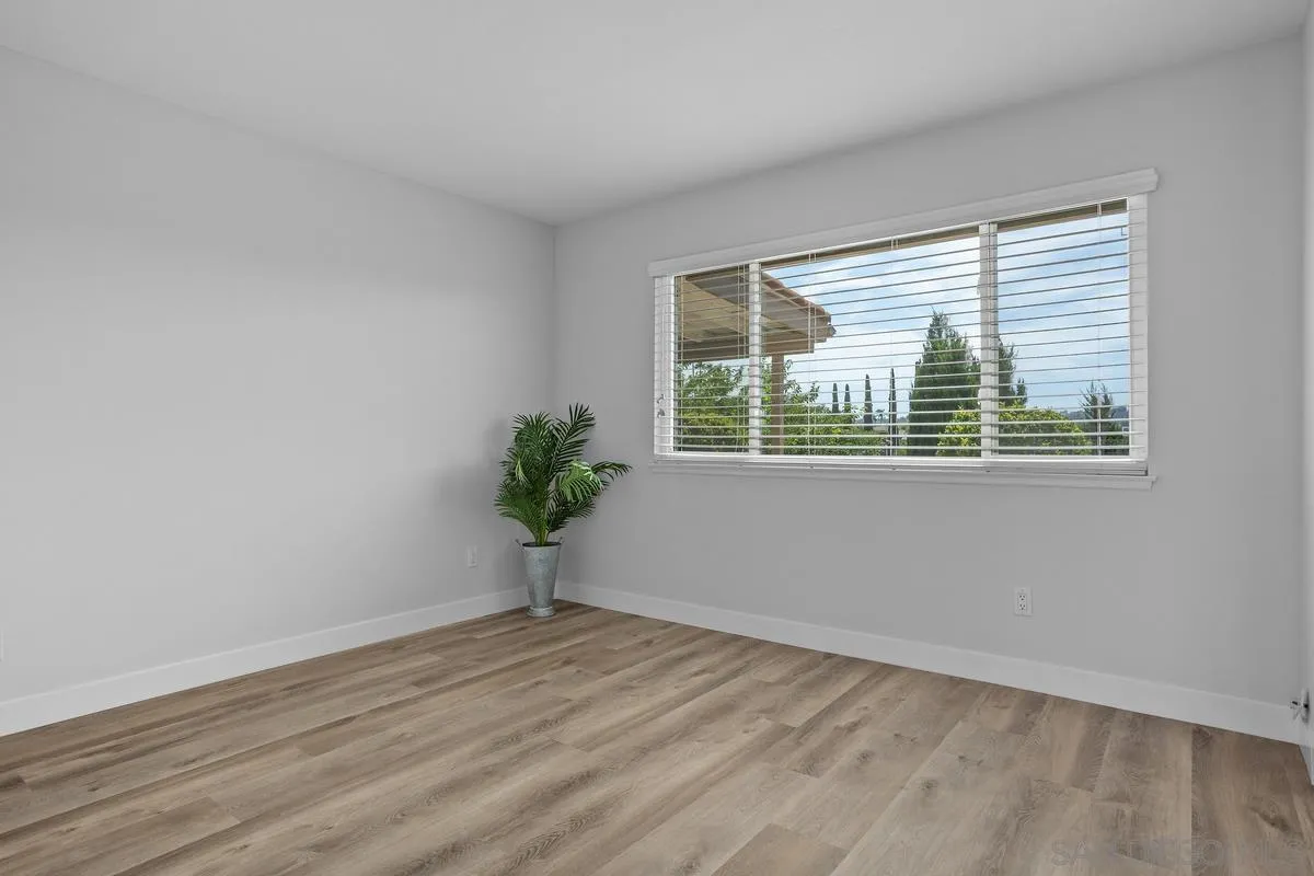 https://cdn.realtyfeed.com/cdn/127/250037182/f801141e05a14a985f9f34000878c3f3.webp