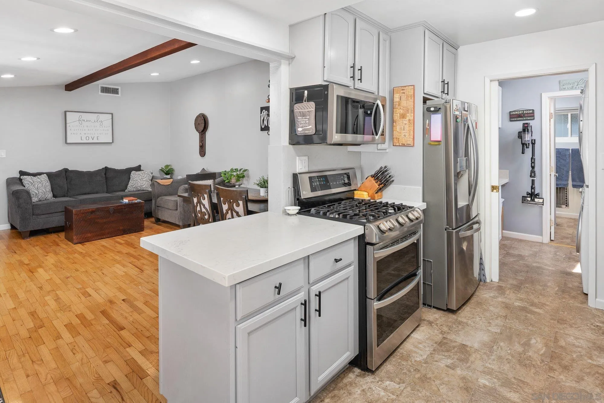 https://cdn.realtyfeed.com/cdn/127/250037184/542e38d0df29e29fe545e17e5a7328c8.webp