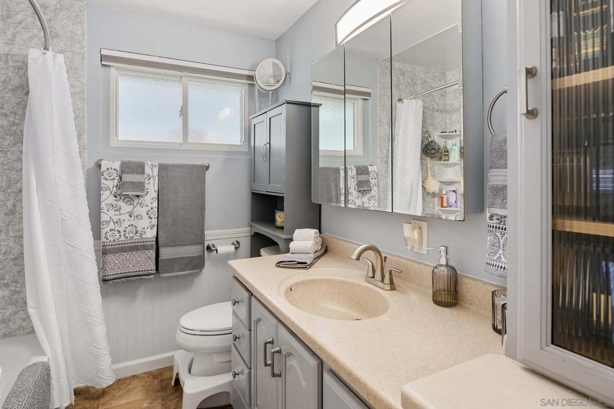 https://cdn.realtyfeed.com/cdn/127/250037184/760f39a99cf0059c9573a5236bd23e4f.webp