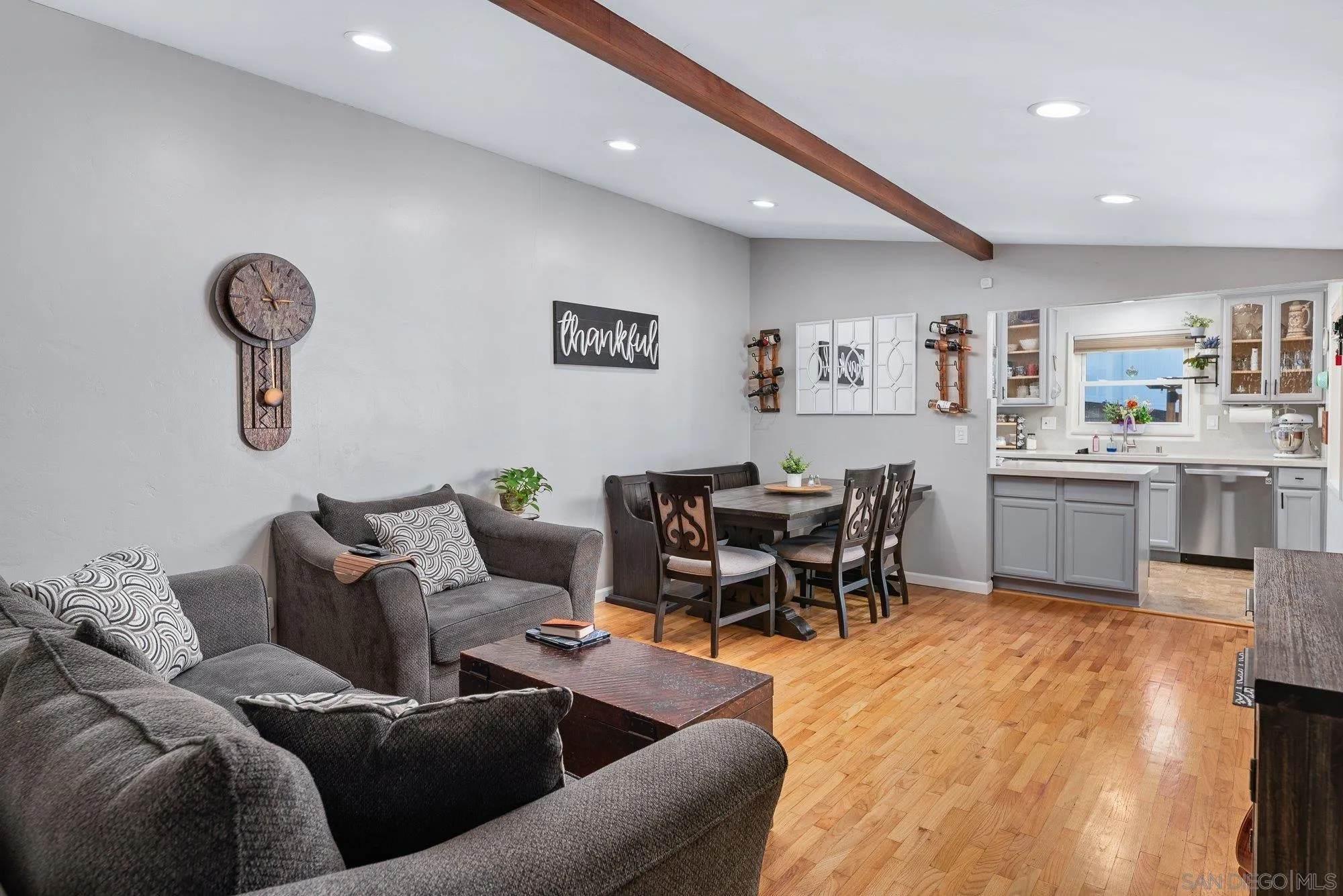 https://cdn.realtyfeed.com/cdn/127/250037184/b8cd1e7f6cf794974eb6e04af0907ee8.webp