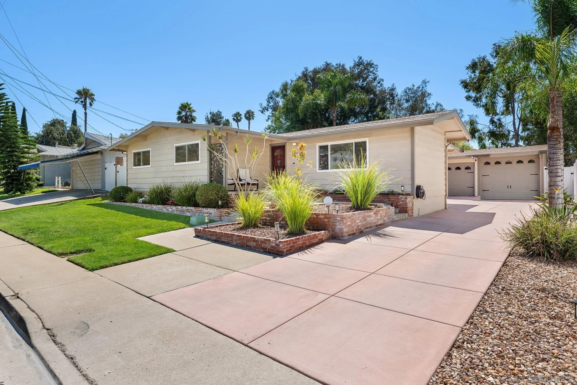 https://cdn.realtyfeed.com/cdn/127/250037184/e41e83032d41dcd9cdefcaf695bd7214.webp