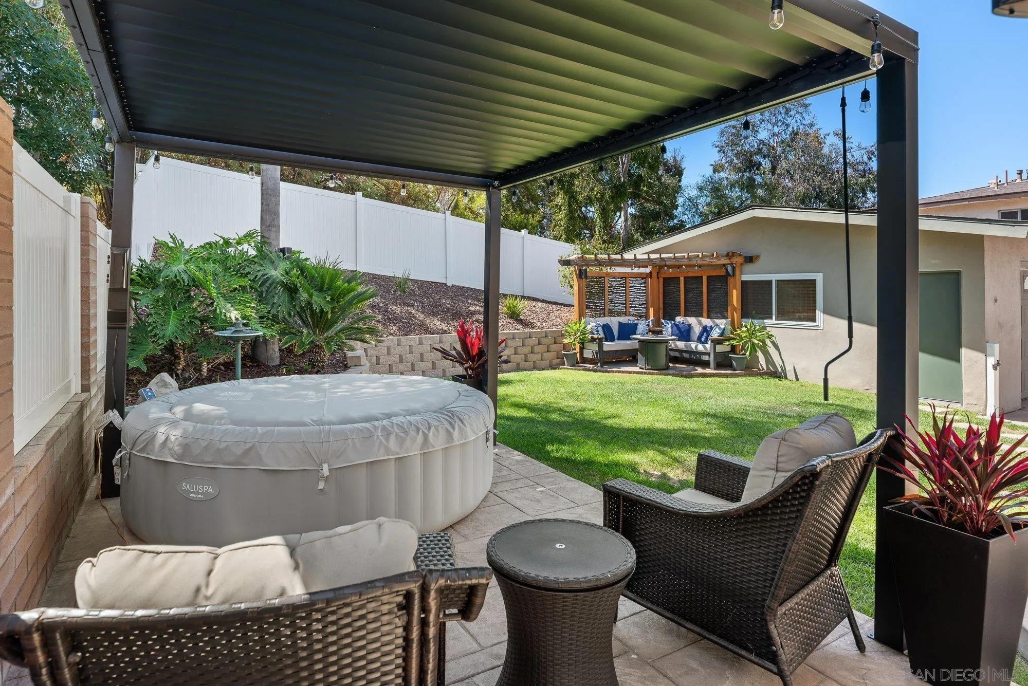 https://cdn.realtyfeed.com/cdn/127/250037184/ee733e52f72dadc61375cd90149b64cf.webp
