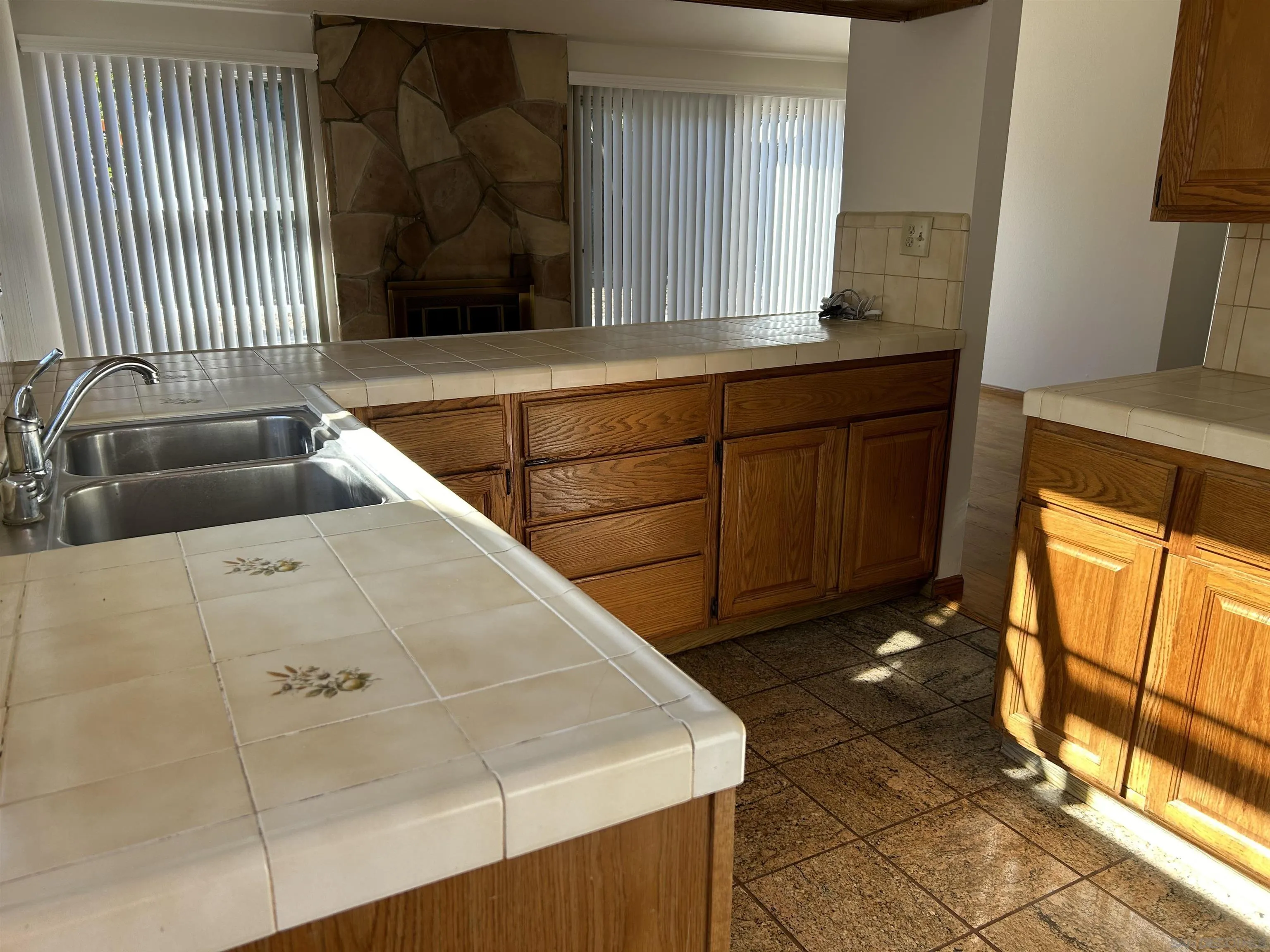 https://cdn.realtyfeed.com/cdn/127/250037192/2b1abcecc4aaffda262546eae06b0ea3.webp