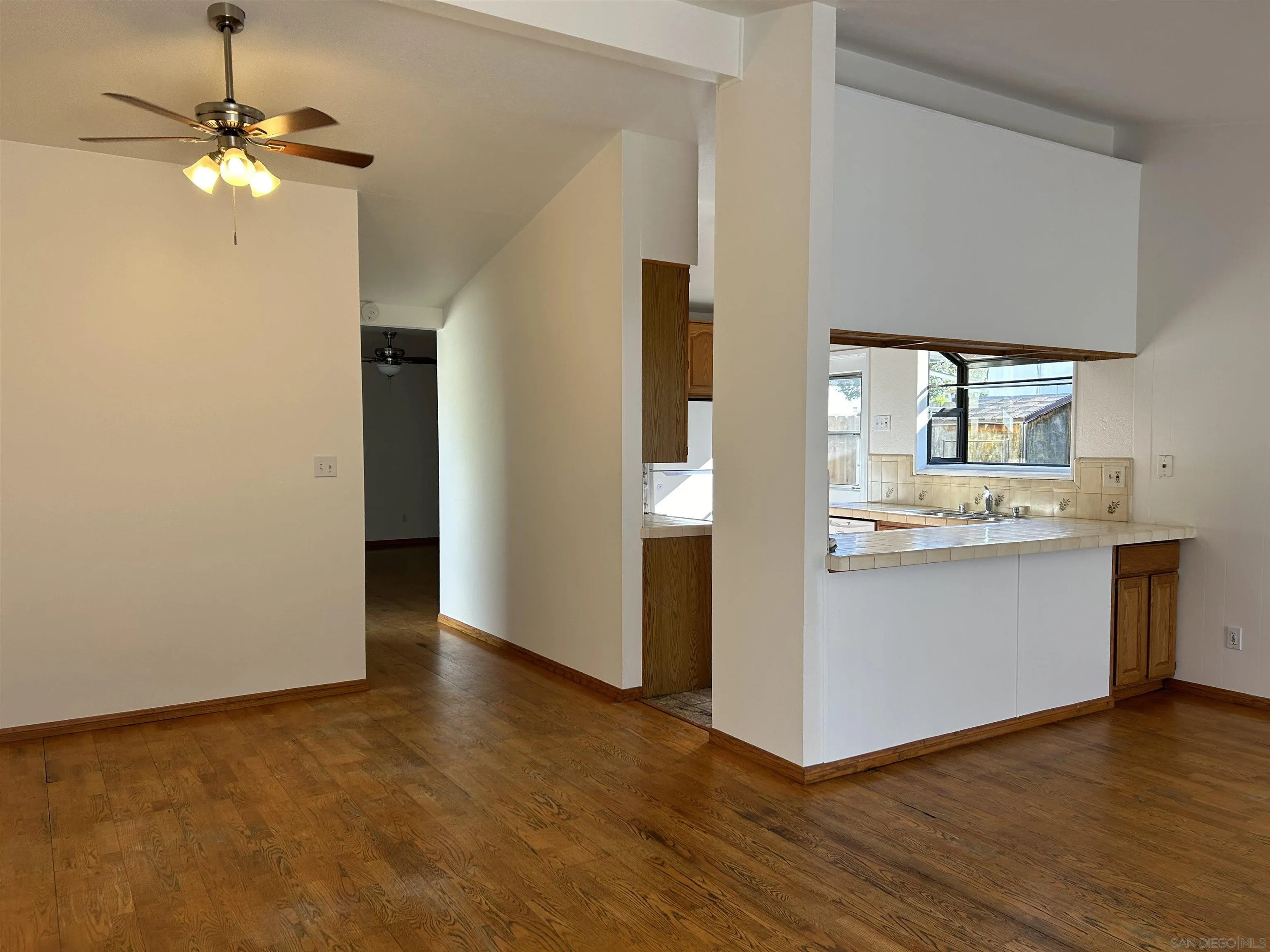 https://cdn.realtyfeed.com/cdn/127/250037192/bf165c37827caf31d2d076a50a56200e.webp