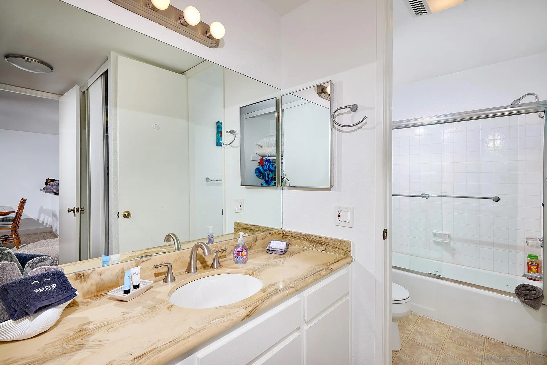 https://cdn.realtyfeed.com/cdn/127/250037193/67274d6be62a5a5ae38a6135788ee79c.webp