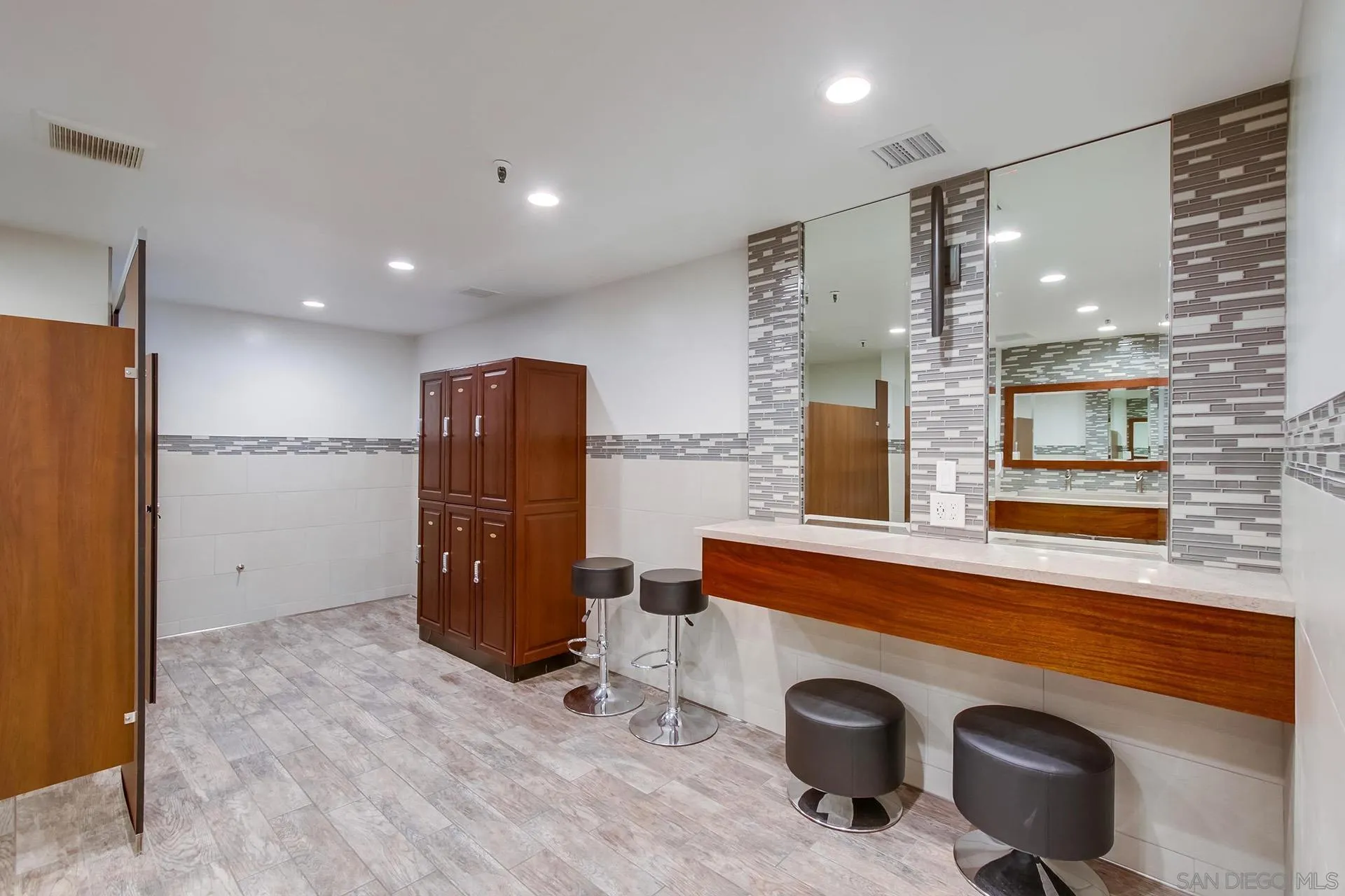 https://cdn.realtyfeed.com/cdn/127/250037193/721c715e4755ff6eb106316b8de76516.webp