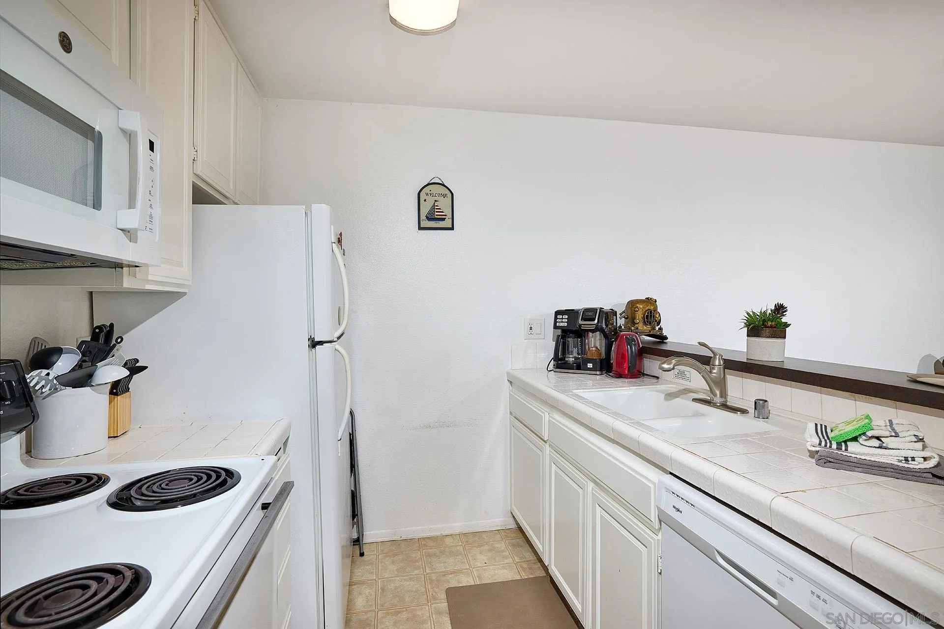 https://cdn.realtyfeed.com/cdn/127/250037193/8f70c64633adbd2bf5a304a5e6282c67.webp
