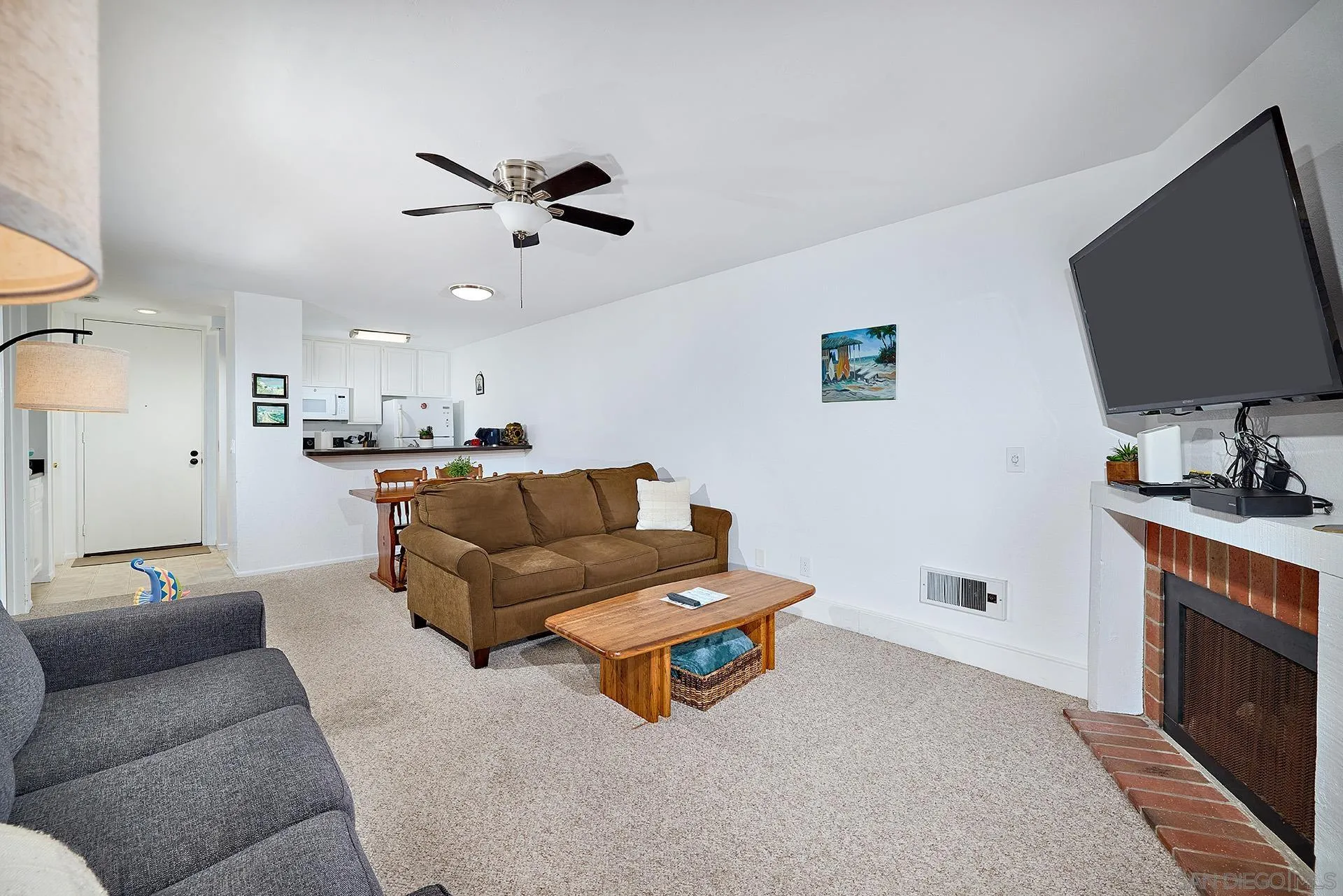 https://cdn.realtyfeed.com/cdn/127/250037193/fb9d49cce40ce0d860d4c3da5d719150.webp