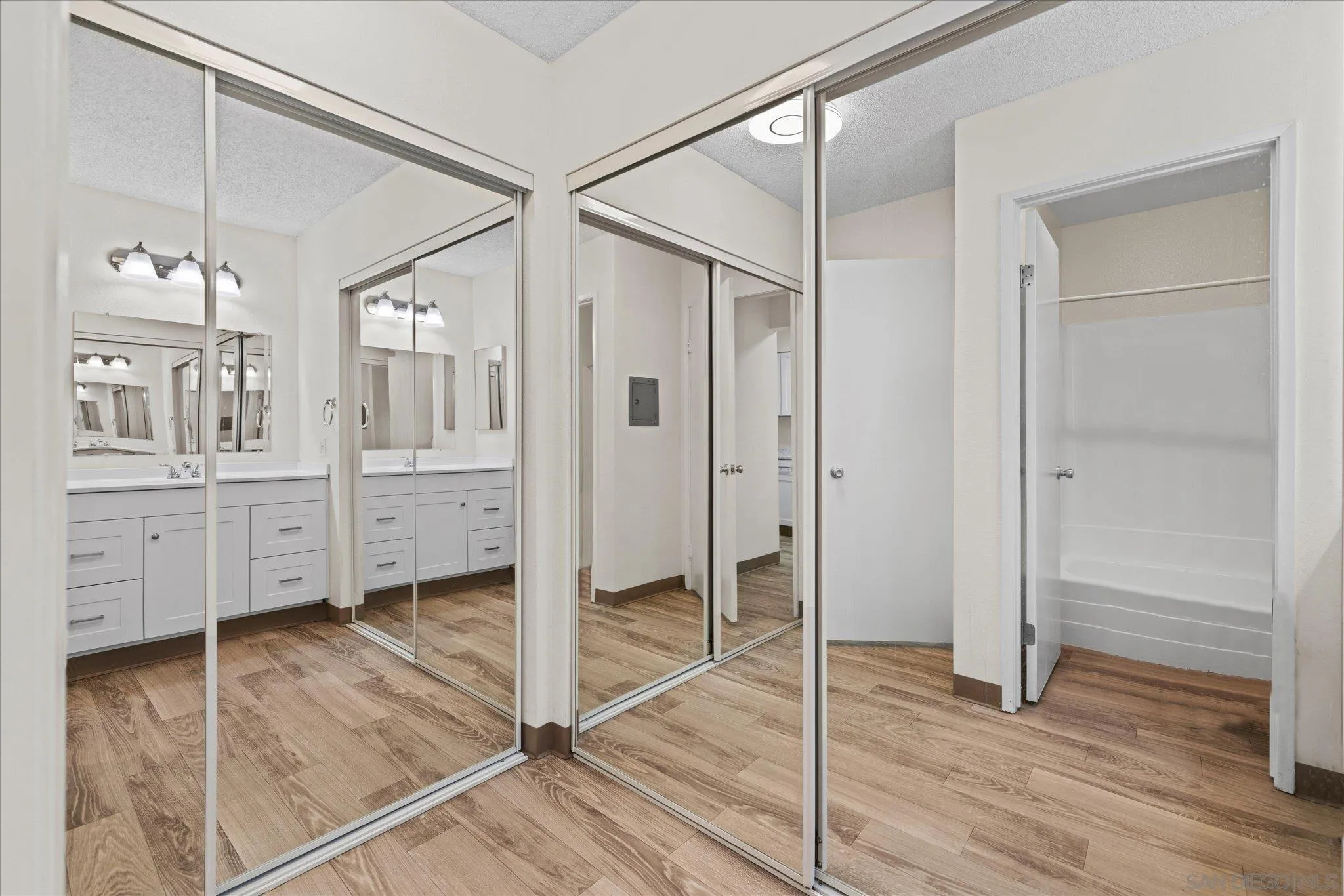 https://cdn.realtyfeed.com/cdn/127/250037194/e44cca3f0bdb55df931eefeb827609e7.webp