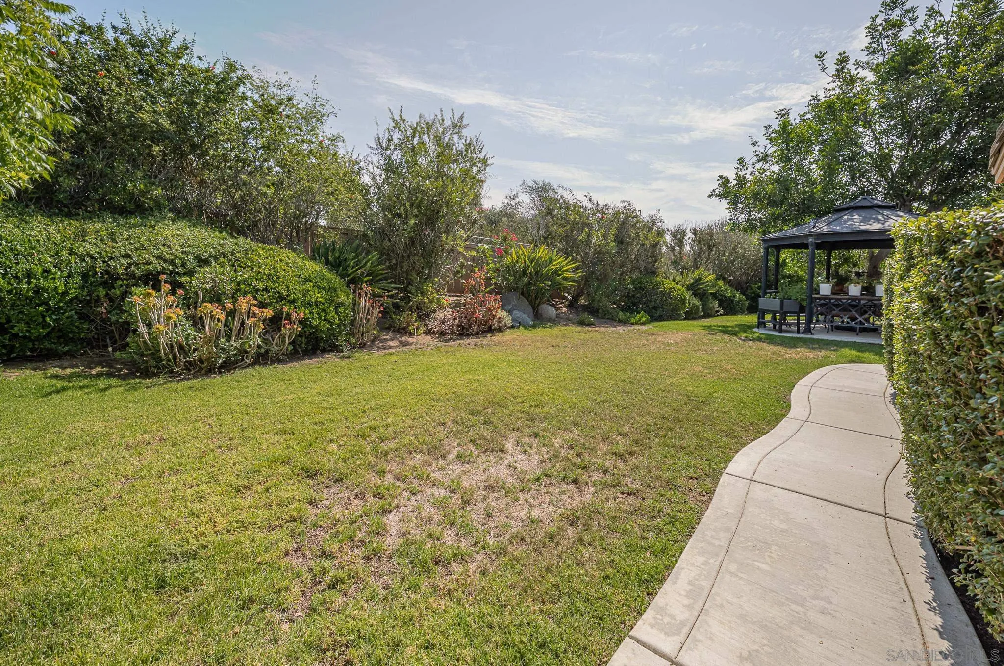 https://cdn.realtyfeed.com/cdn/127/250037195/785f7746b55bb5974be4c169d4a59c90.webp