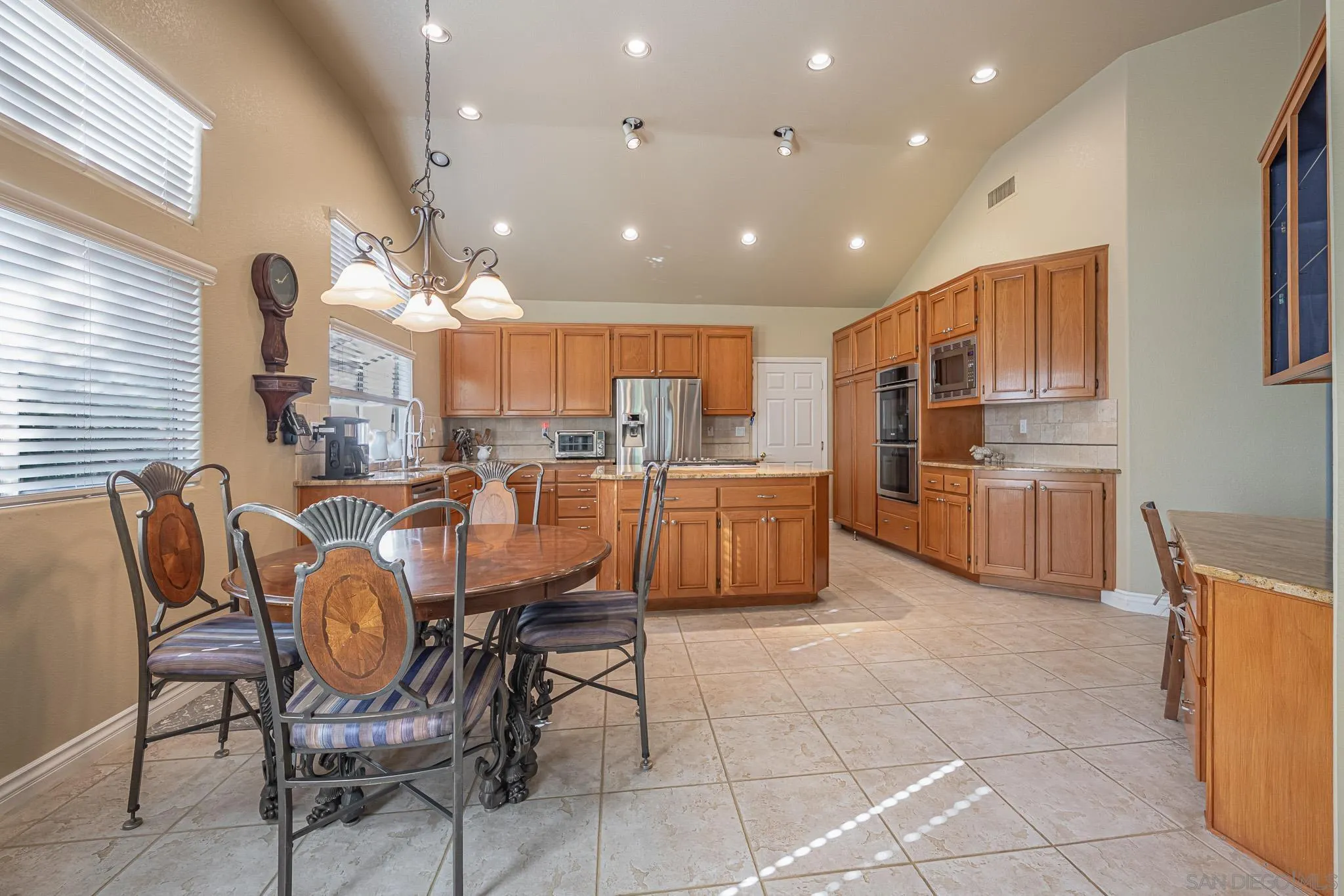 https://cdn.realtyfeed.com/cdn/127/250037195/7de5a21cd7572ffe86d00b9bcf0741a4.webp